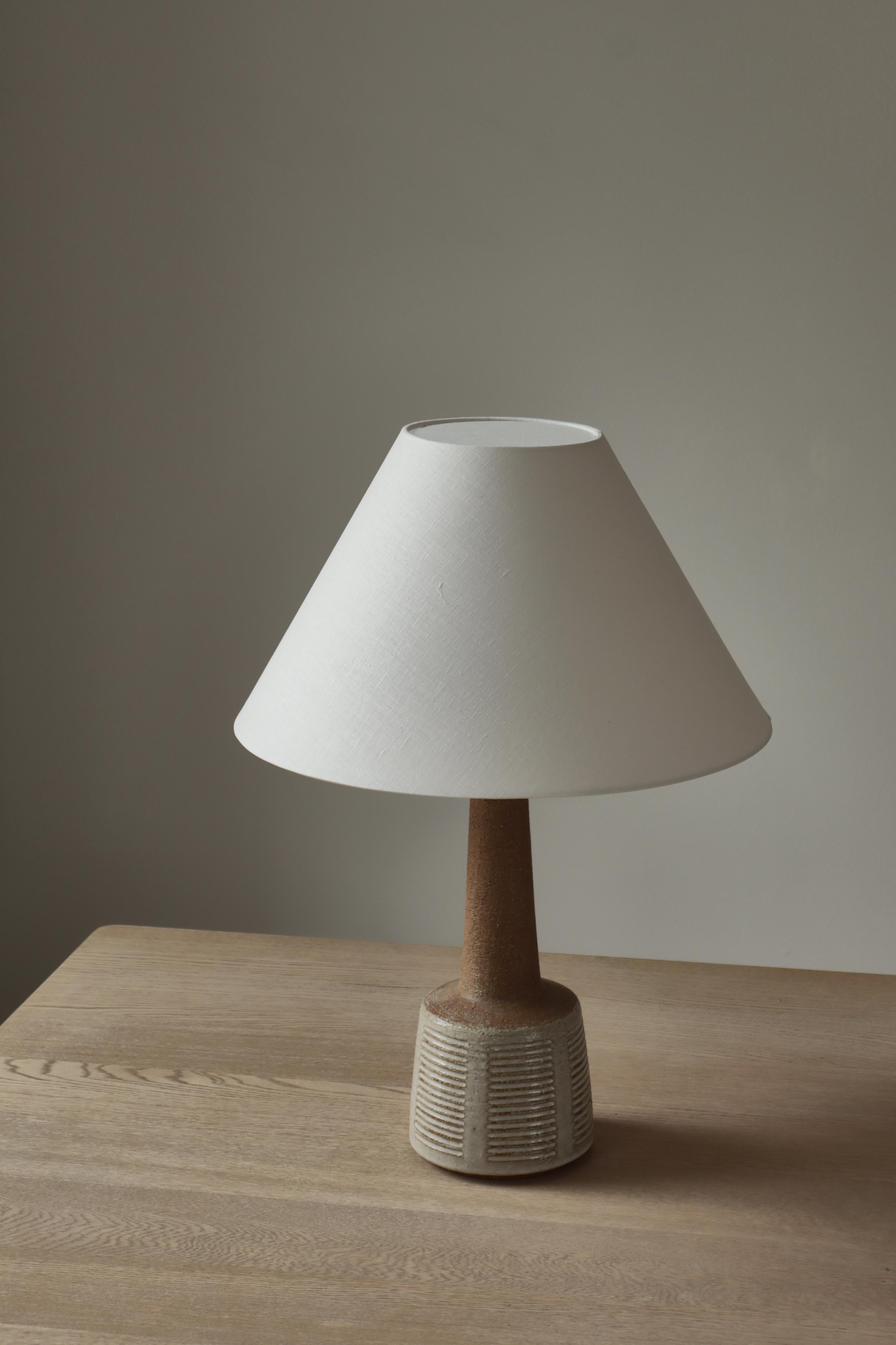 Metà XX secolo Coppia di lampade da tavolo in gres scandinavo di Palshus, Danimarca, anni '60 in vendita