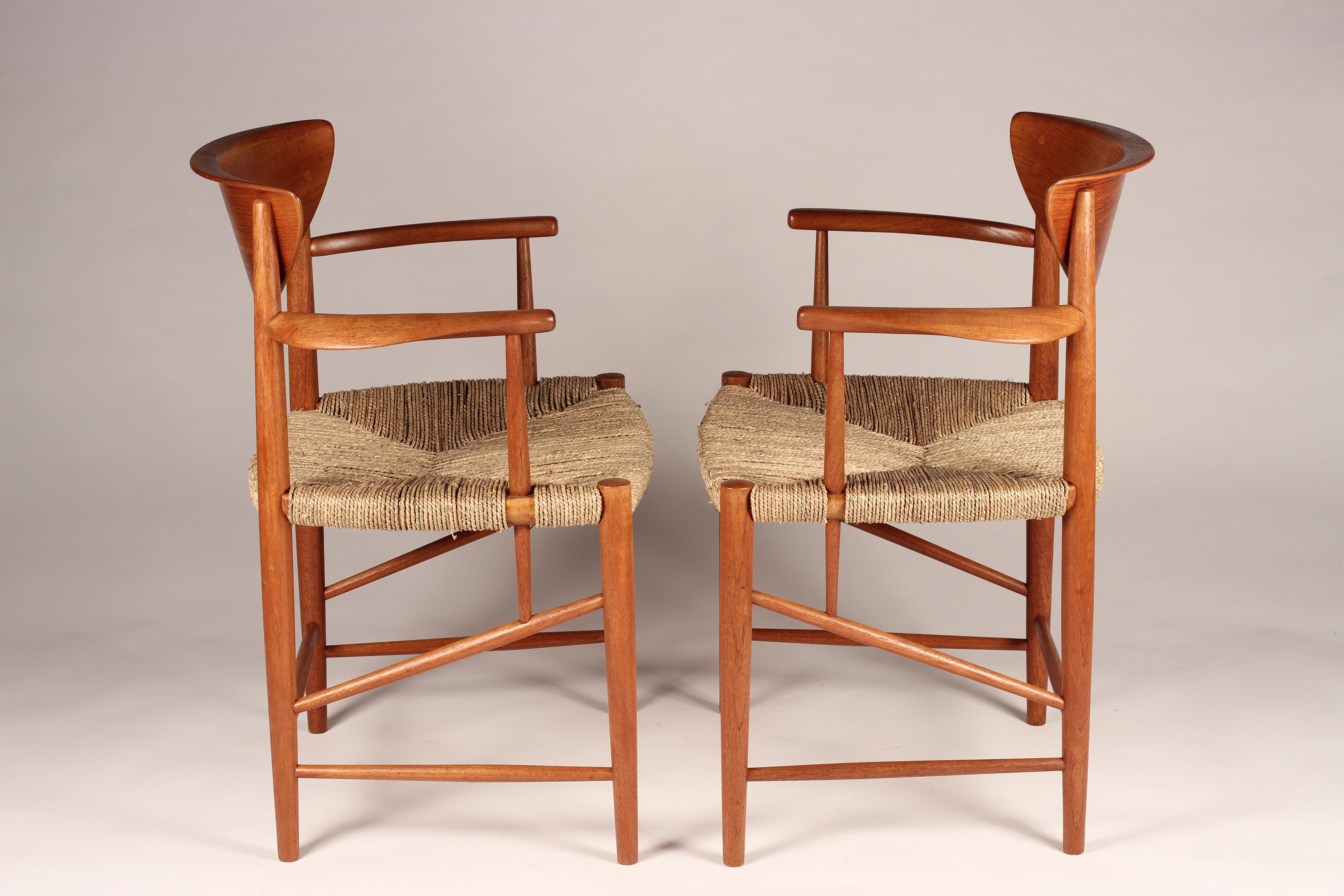 Professionally restored, refinished and recorded in sea grass. This pair of carver designed by Peter Hvidt & Orla Mølgaard Nielsen were produced by Soborg Mobler DK in the late 1950s.
Featuring beautiful sculptural arms and backs, these pair of