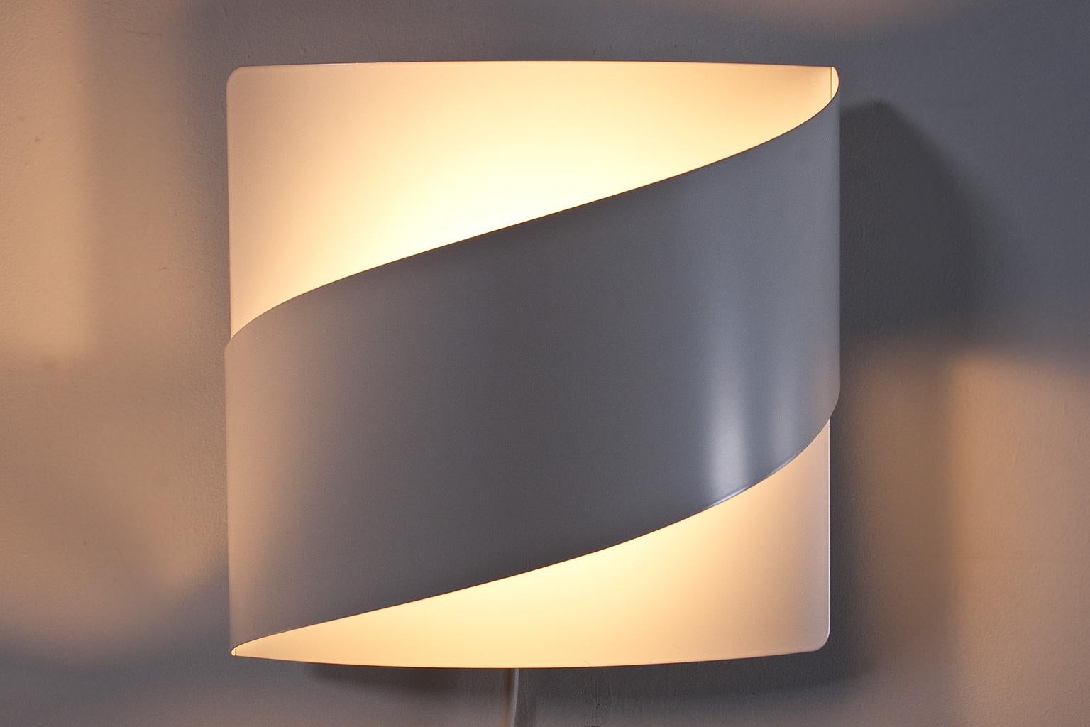 Mid-20th Century Scandinavian Modern Pair of White Metal Wall Lights by Peter Celsing