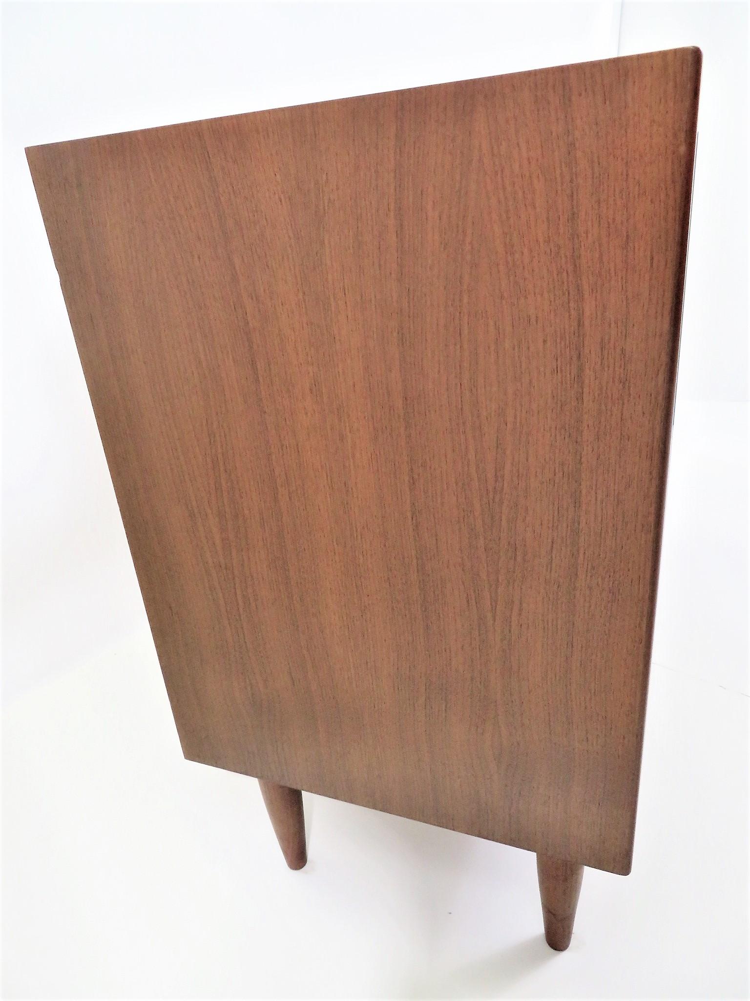 Scandinavian Modern Pair Walnut Bedside Cabinets / Dressers Denmark 1950s 6