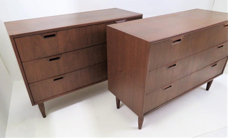 Danish Scandinavian Modern Pair Walnut Bedside Cabinets / Dressers Denmark 1950s For Sale
