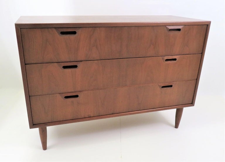 Mid-20th Century Scandinavian Modern Pair Walnut Bedside Cabinets / Dressers Denmark 1950s For Sale