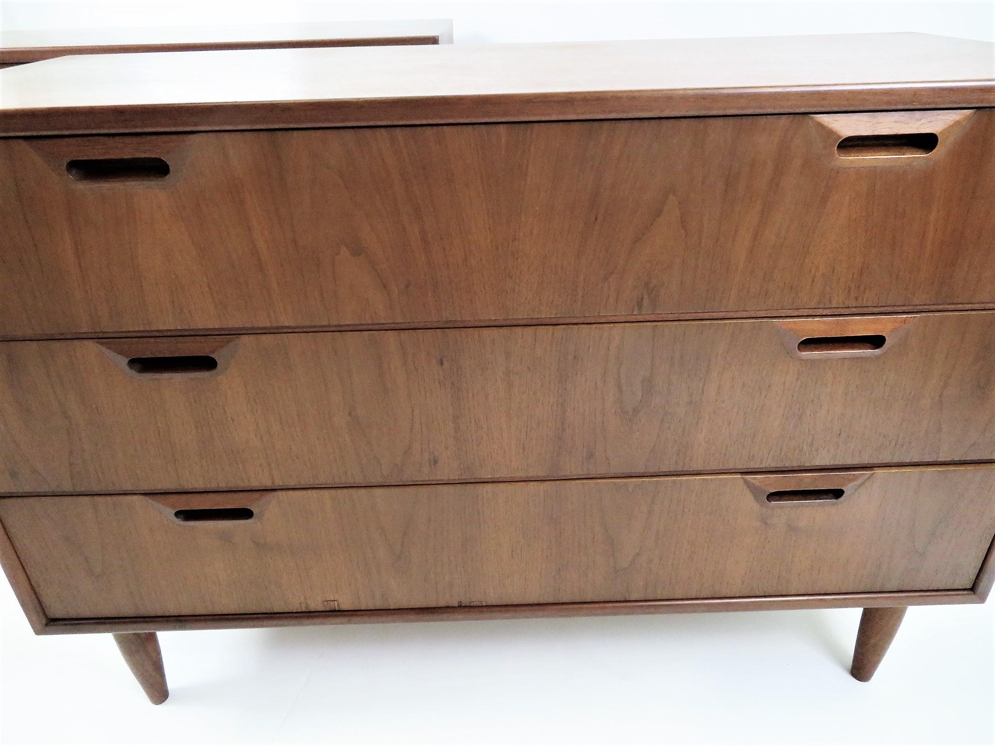 Scandinavian Modern Pair Walnut Bedside Cabinets / Dressers Denmark 1950s 1