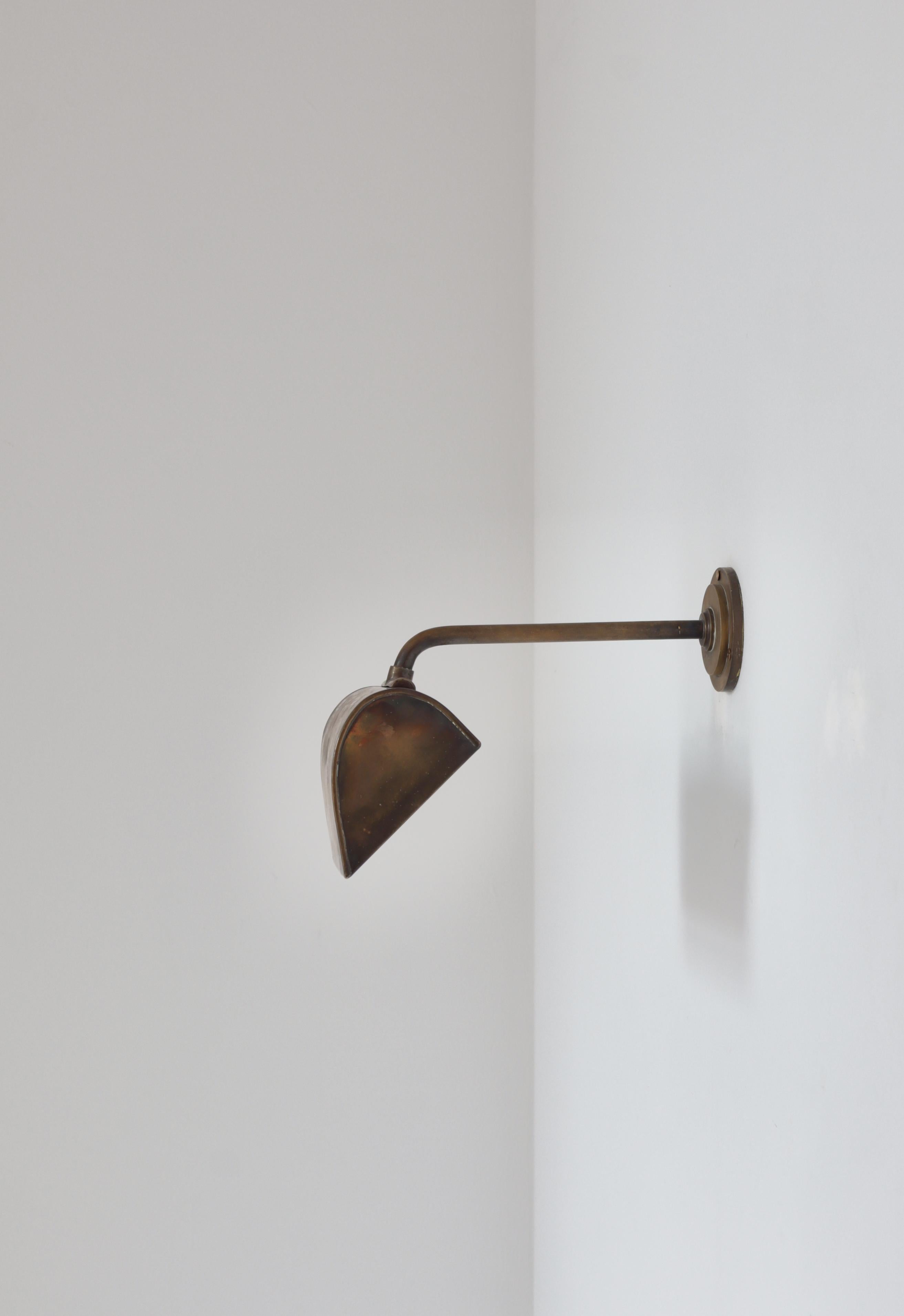 Lampada da parete in ottone patinato The Modern Scandinavian di Palle Suenson, Danimarca, anni '30 in vendita 3