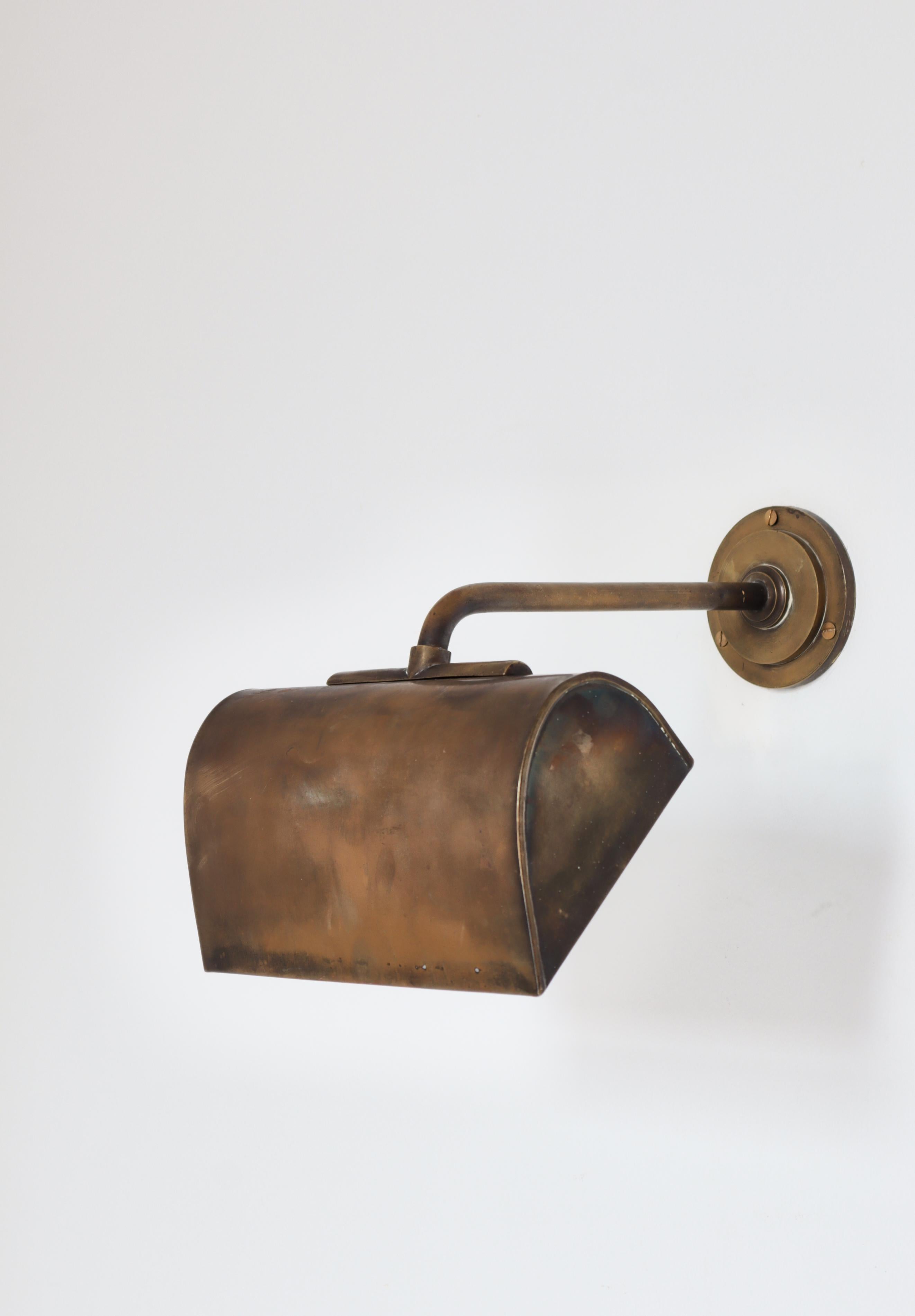 Lampada da parete in ottone patinato The Modern Scandinavian di Palle Suenson, Danimarca, anni '30 in vendita 6