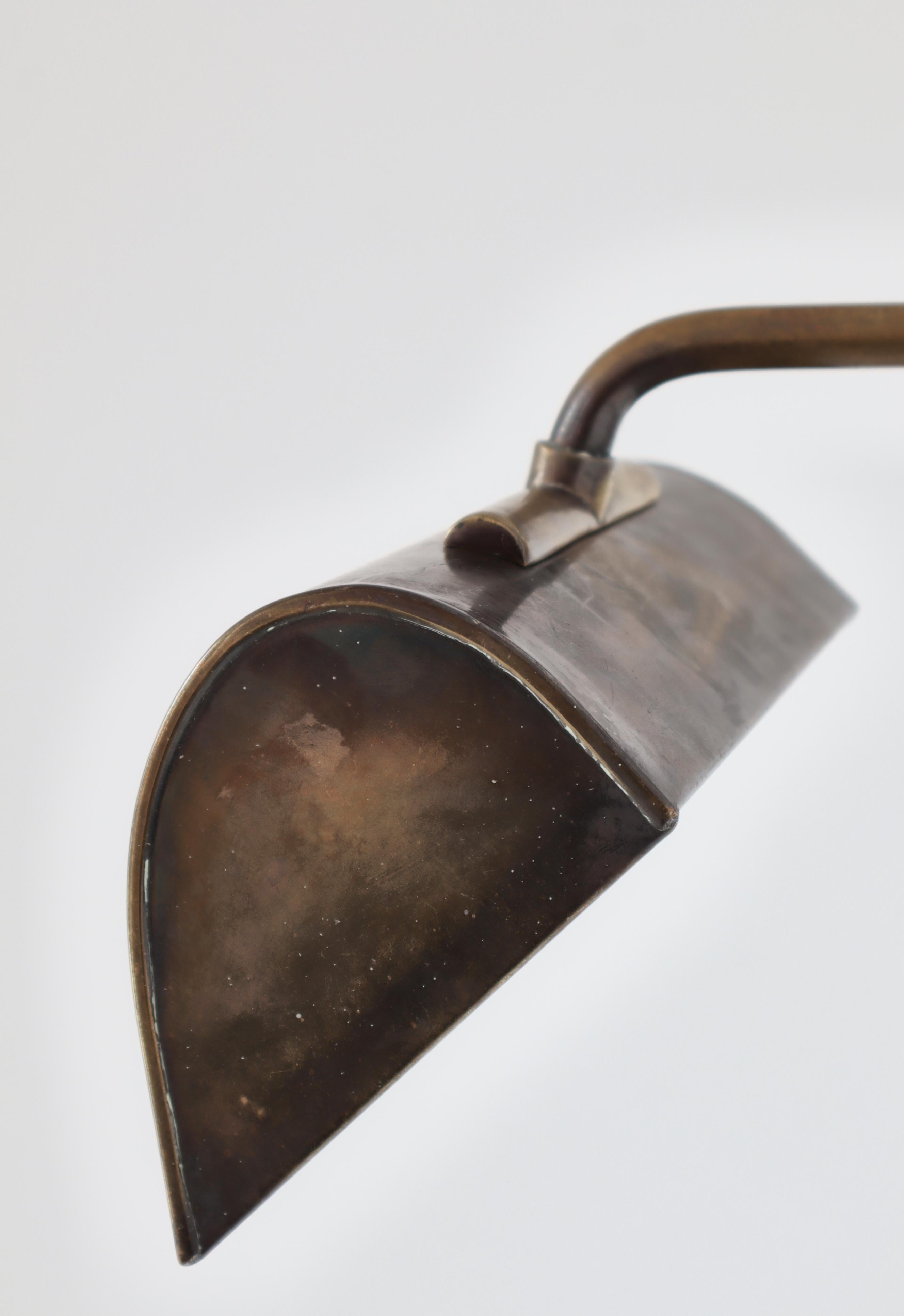 Lampada da parete in ottone patinato The Modern Scandinavian di Palle Suenson, Danimarca, anni '30 in vendita 1