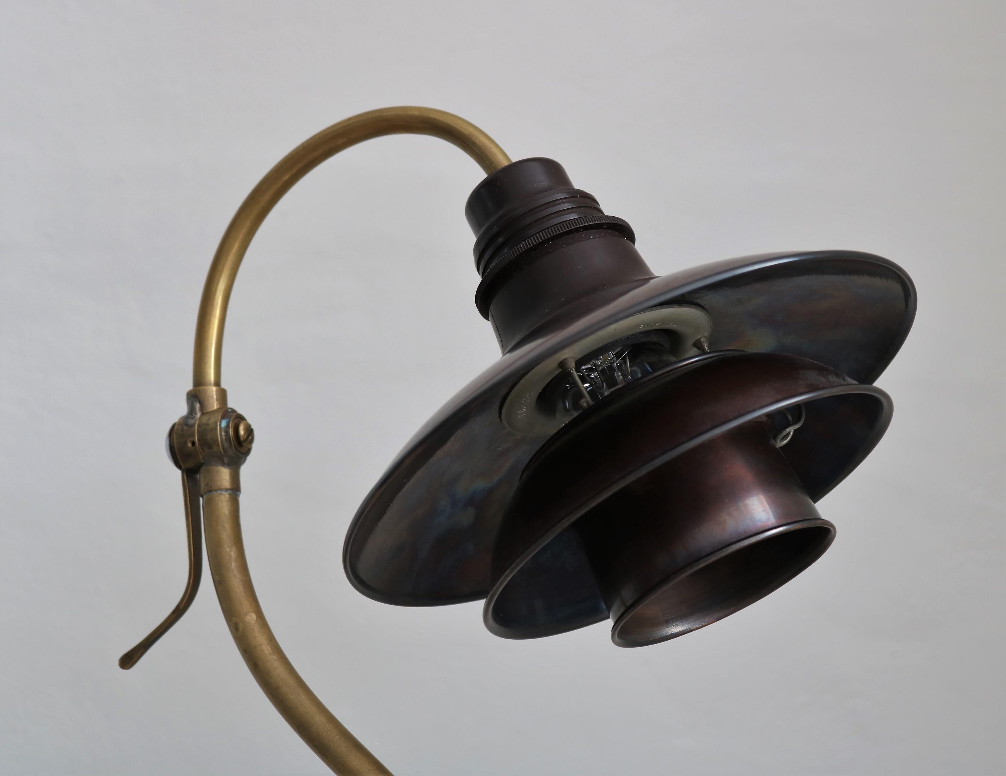 Scandinavian Modern PH Desk Lamp in Brass with Copper Shades by Poul Henningsen In Good Condition In Odense, DK