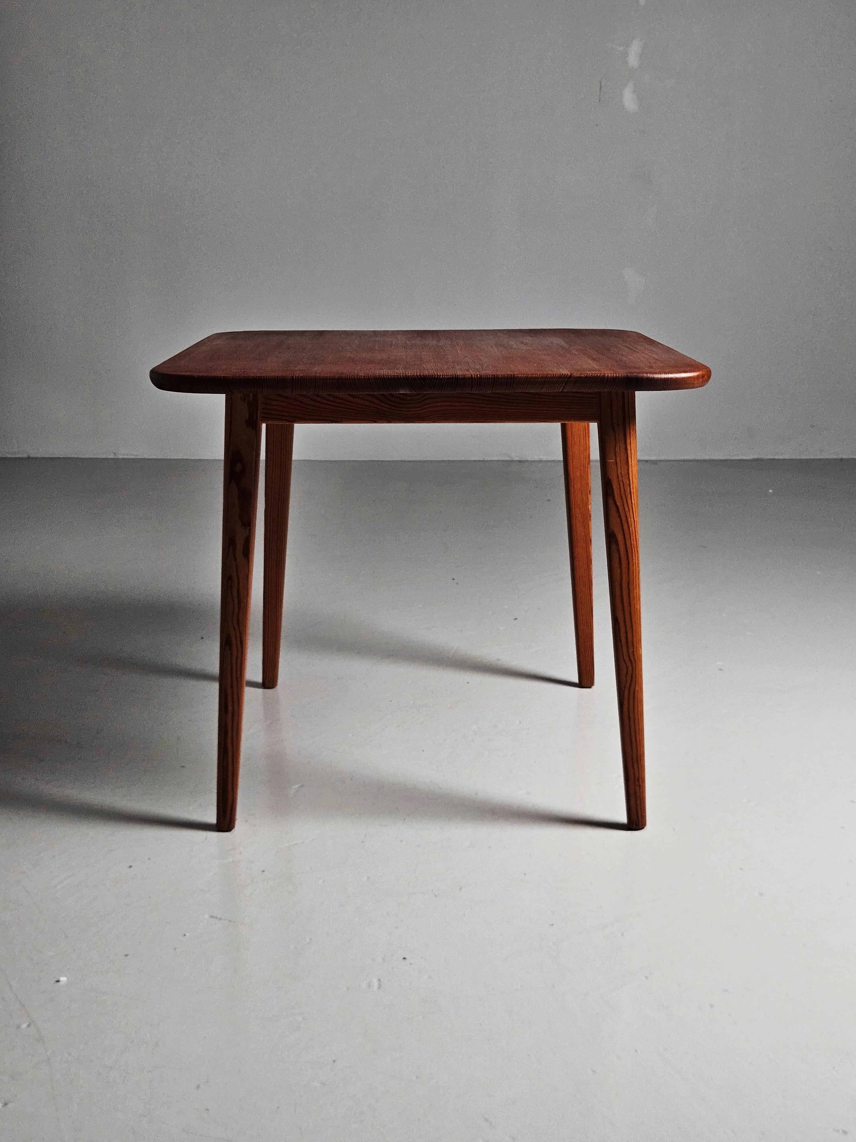 Suédois Table basse moderne scandinave en pin par Carl Malmsten, années 1950, Suède en vente