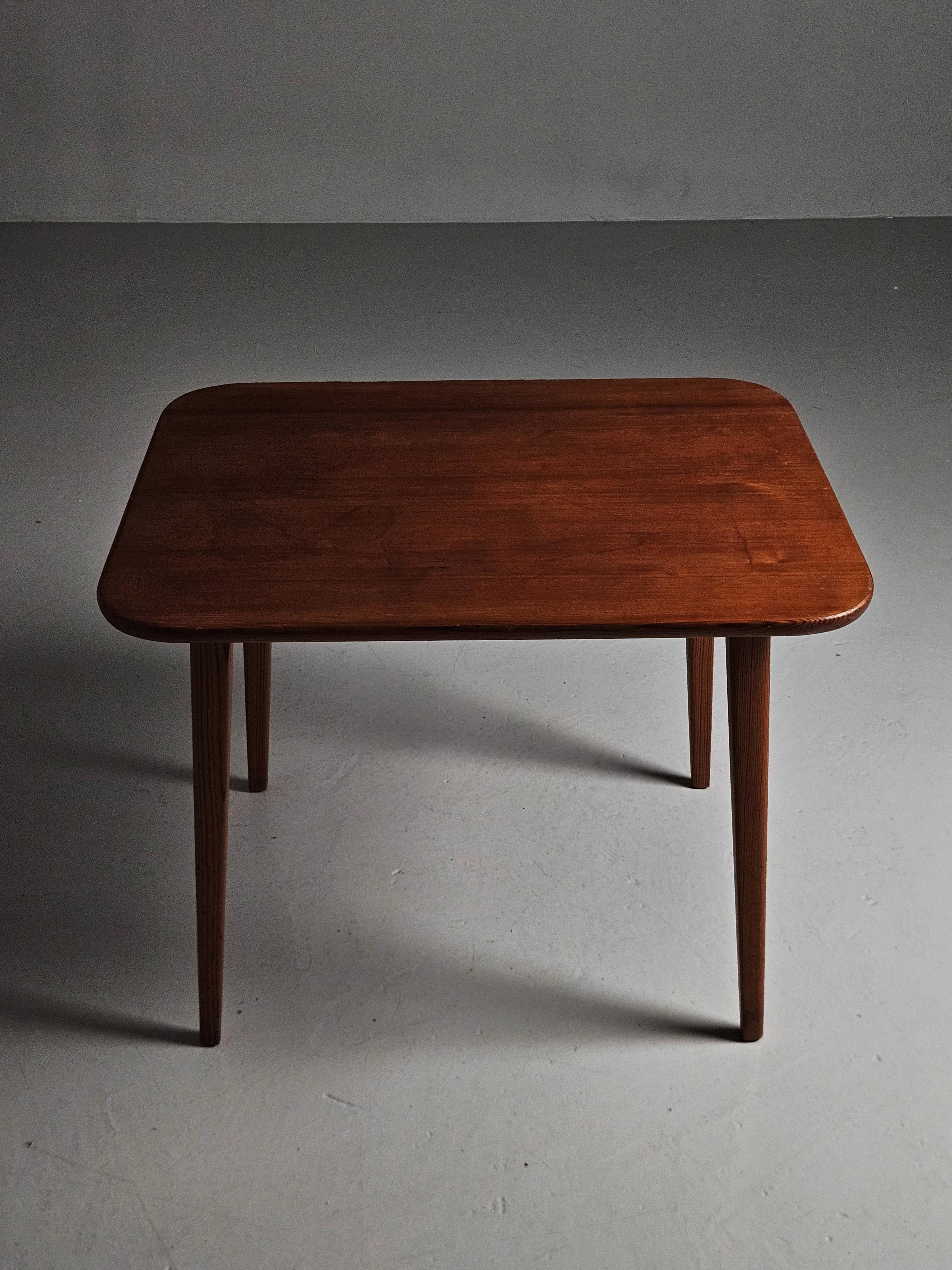 Pin Table basse moderne scandinave en pin par Carl Malmsten, années 1950, Suède en vente