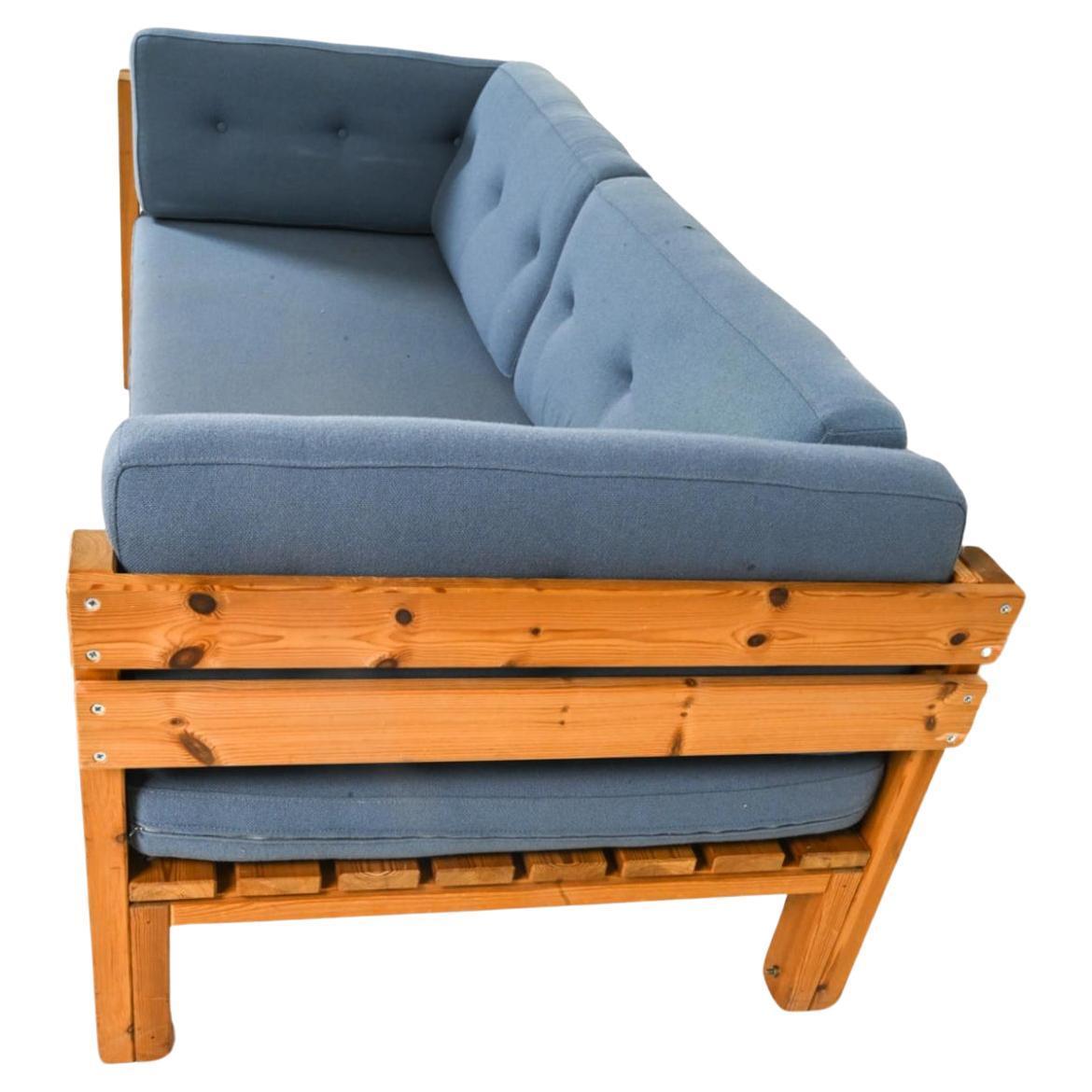 Scandinave moderne Fauteuil de repos scandinave moderne en pin fabriqué en Suède en vente