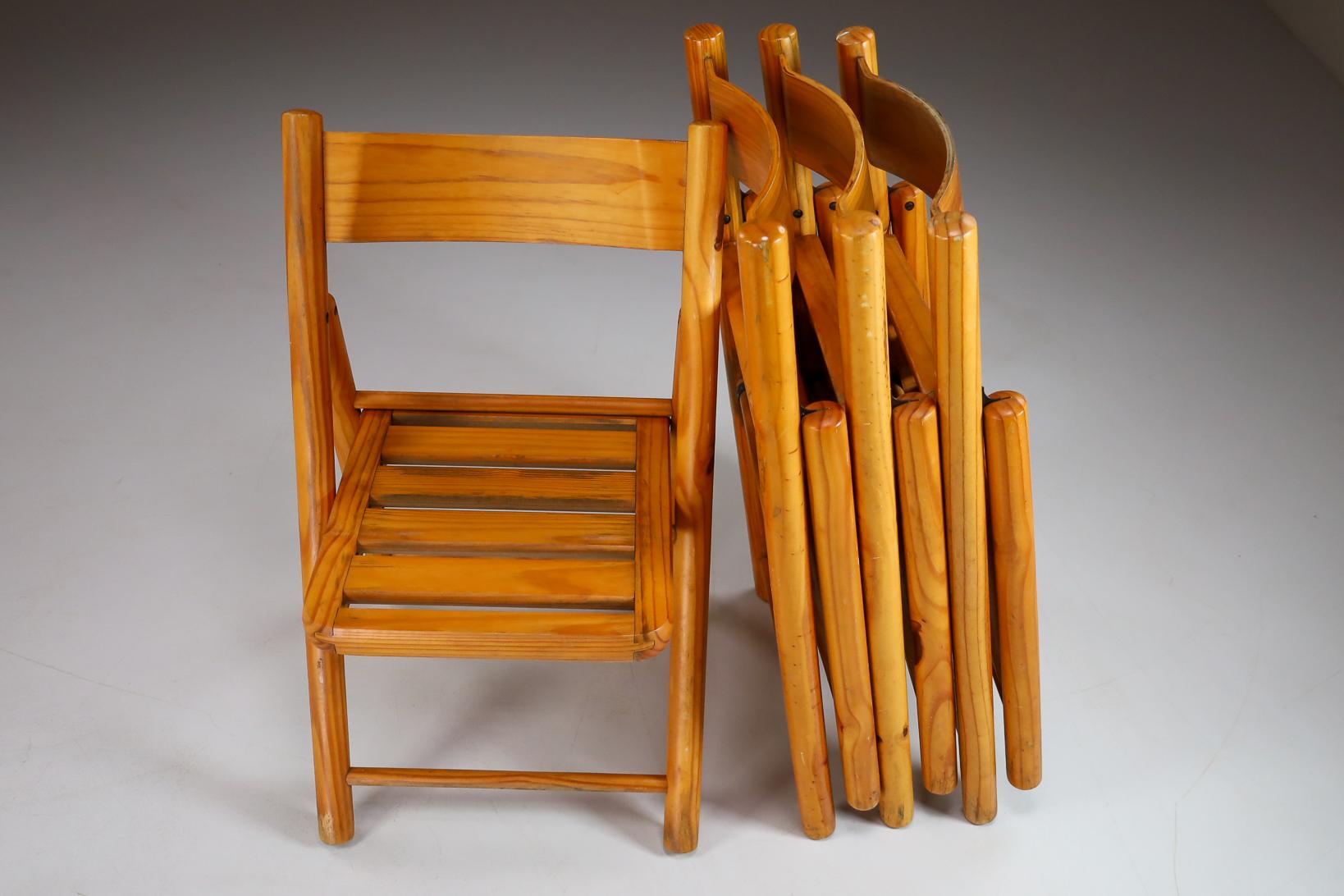 Scandinavian Modern Pine Folding Chairs, in the Style of Rainer Daumiller 1970s For Sale 4