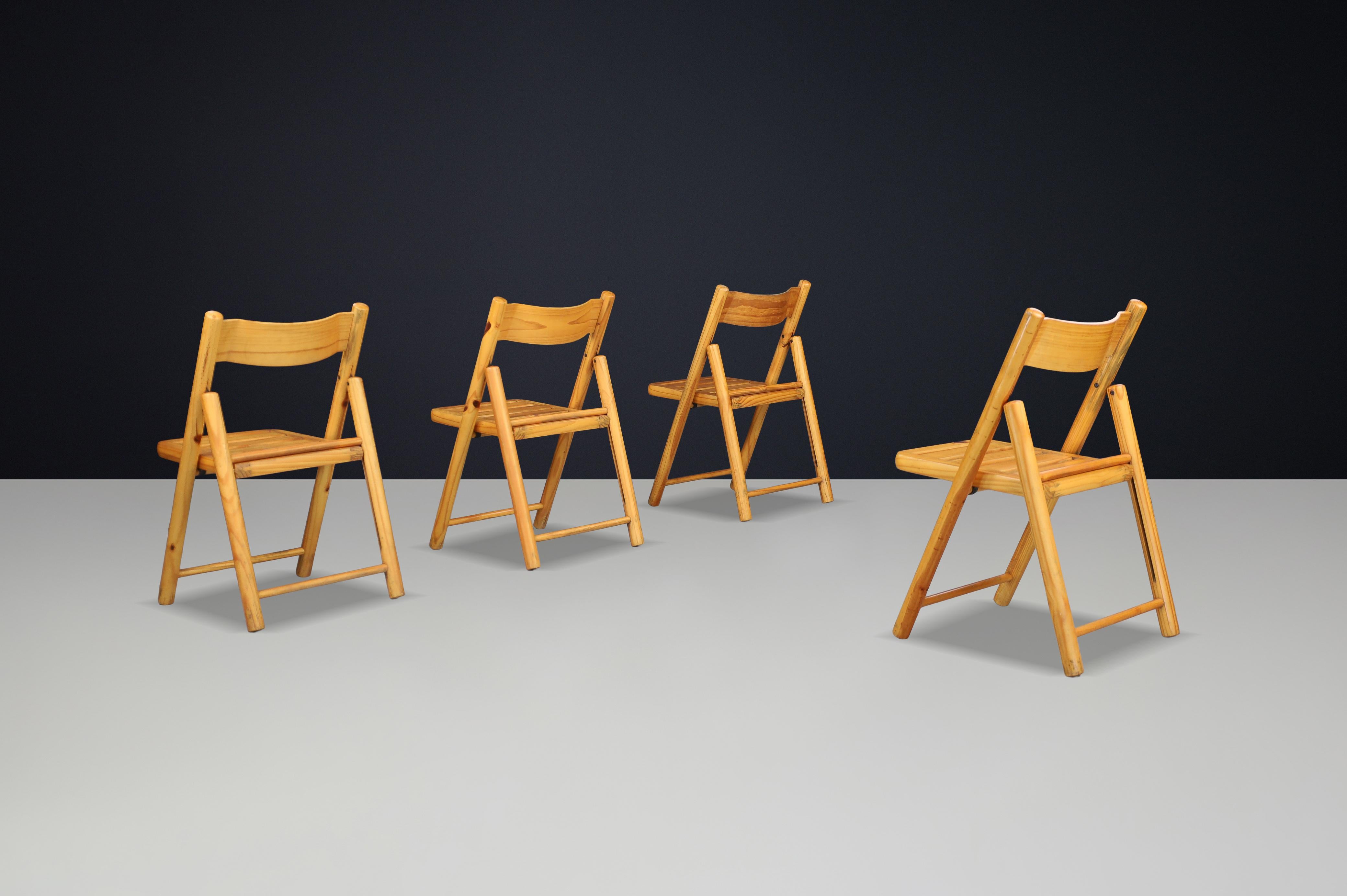 Scandinavian Modern Pine Folding Chairs, in the Style of Rainer Daumiller 1970s In Good Condition For Sale In Almelo, NL