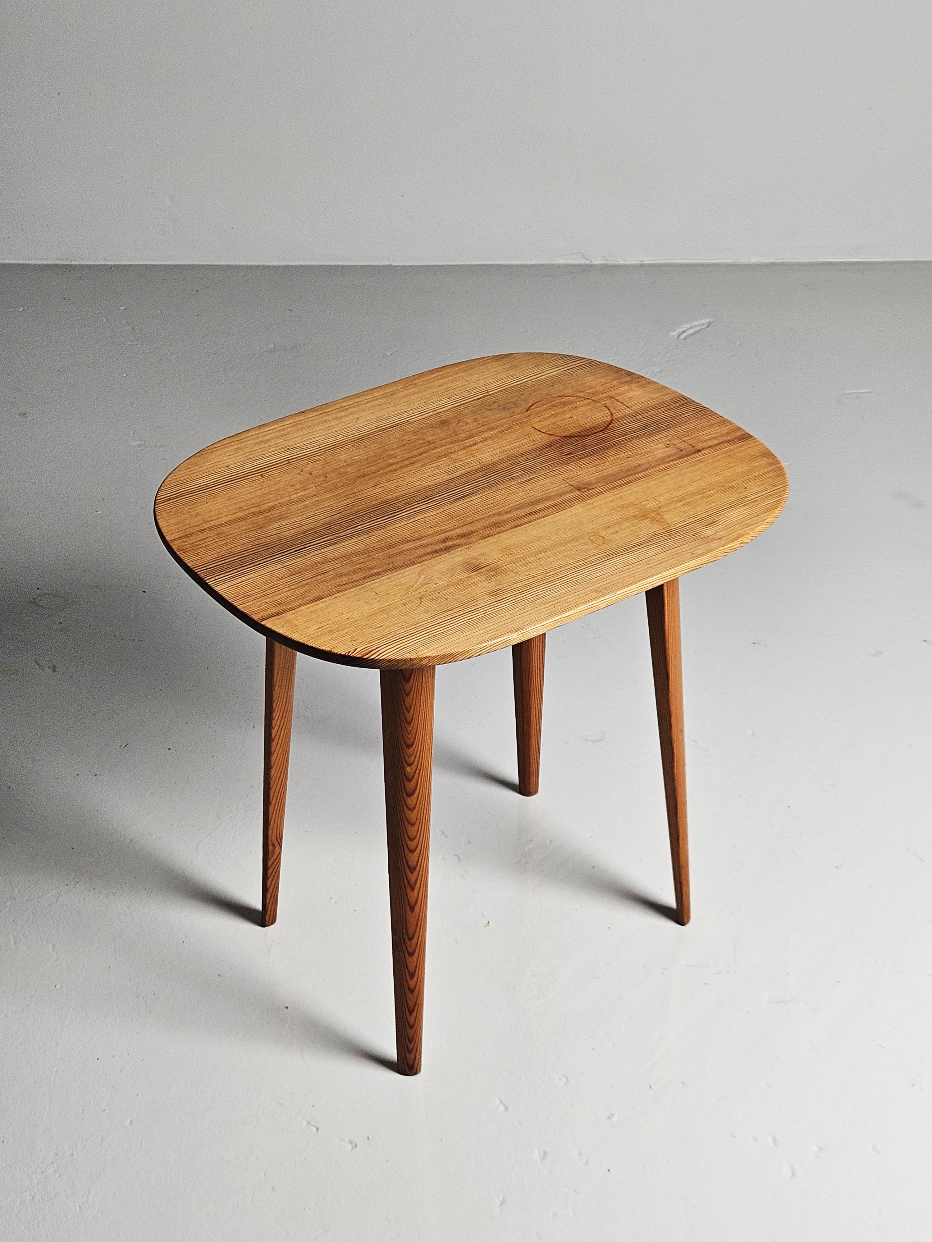 Scandinavian Modern Scandinavian modern pine side table by Carl Malmsten, 1950s, Sweden For Sale