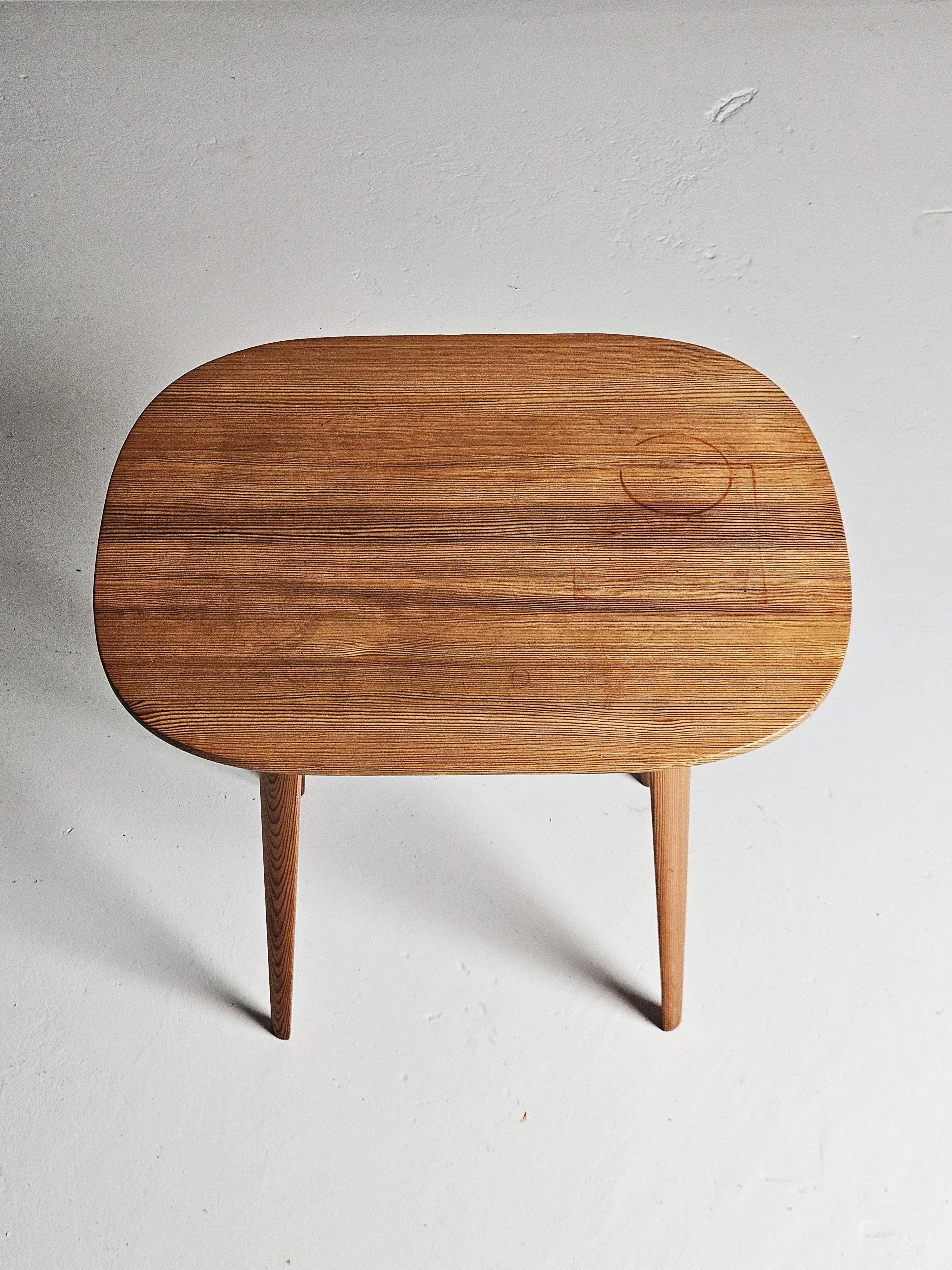 Swedish Scandinavian modern pine side table by Carl Malmsten, 1950s, Sweden For Sale