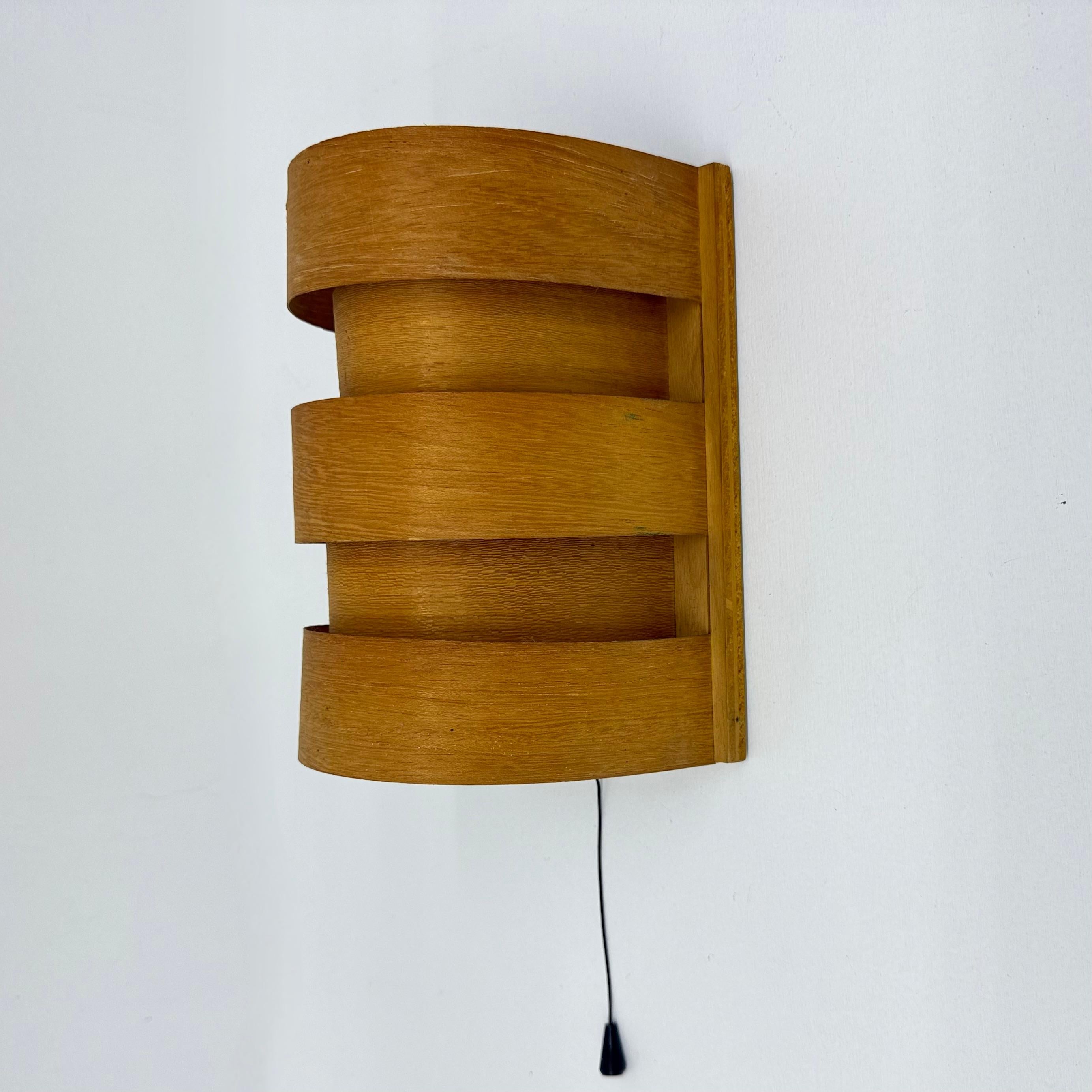 Scandinavian Modern Pine Wall Light by Hans Agne Jakobsson for Markaryd, Sweden For Sale 4