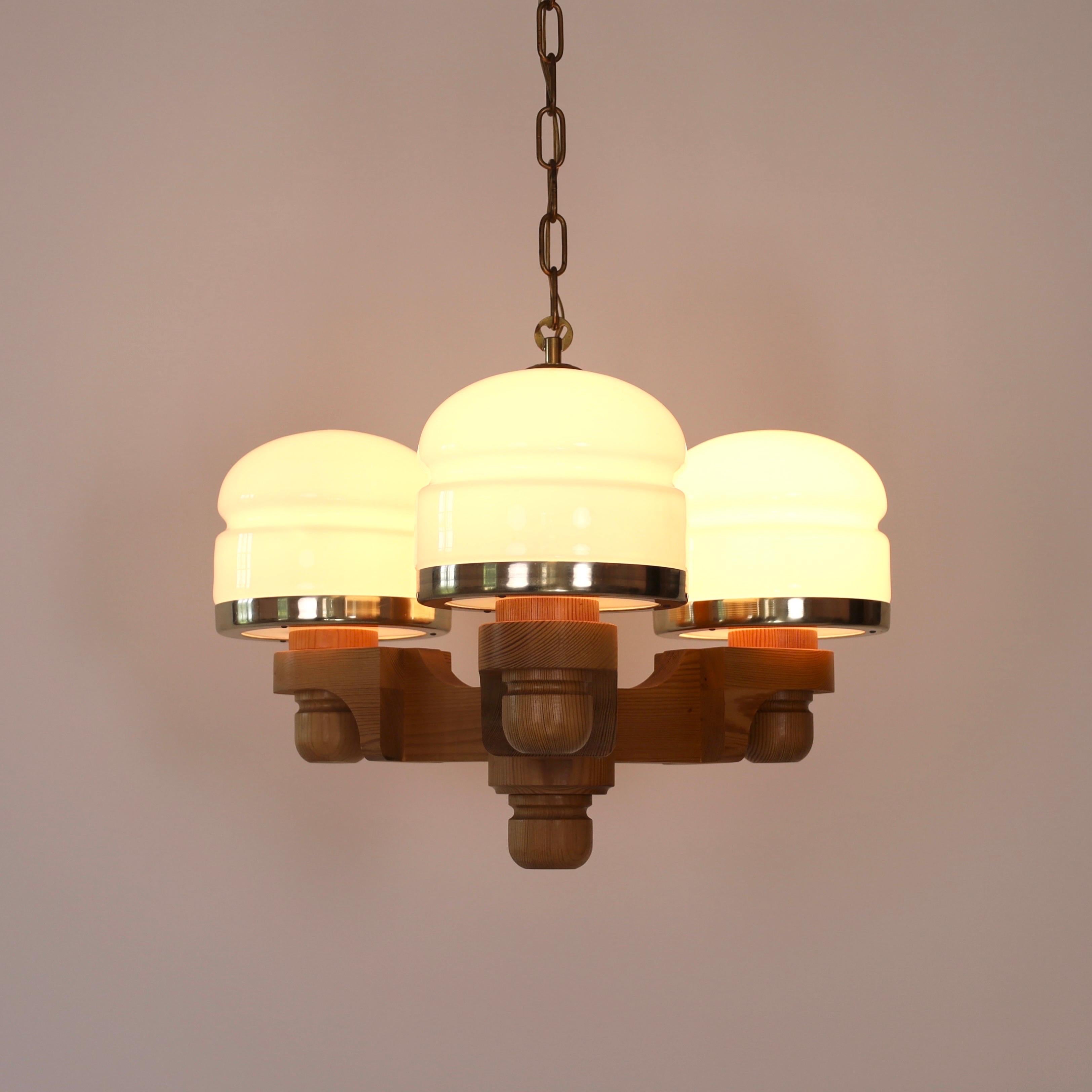 Swedish Scandinavian Modern Pine wood Chandelier by Jan Wickelgren, 1970s, Sweden