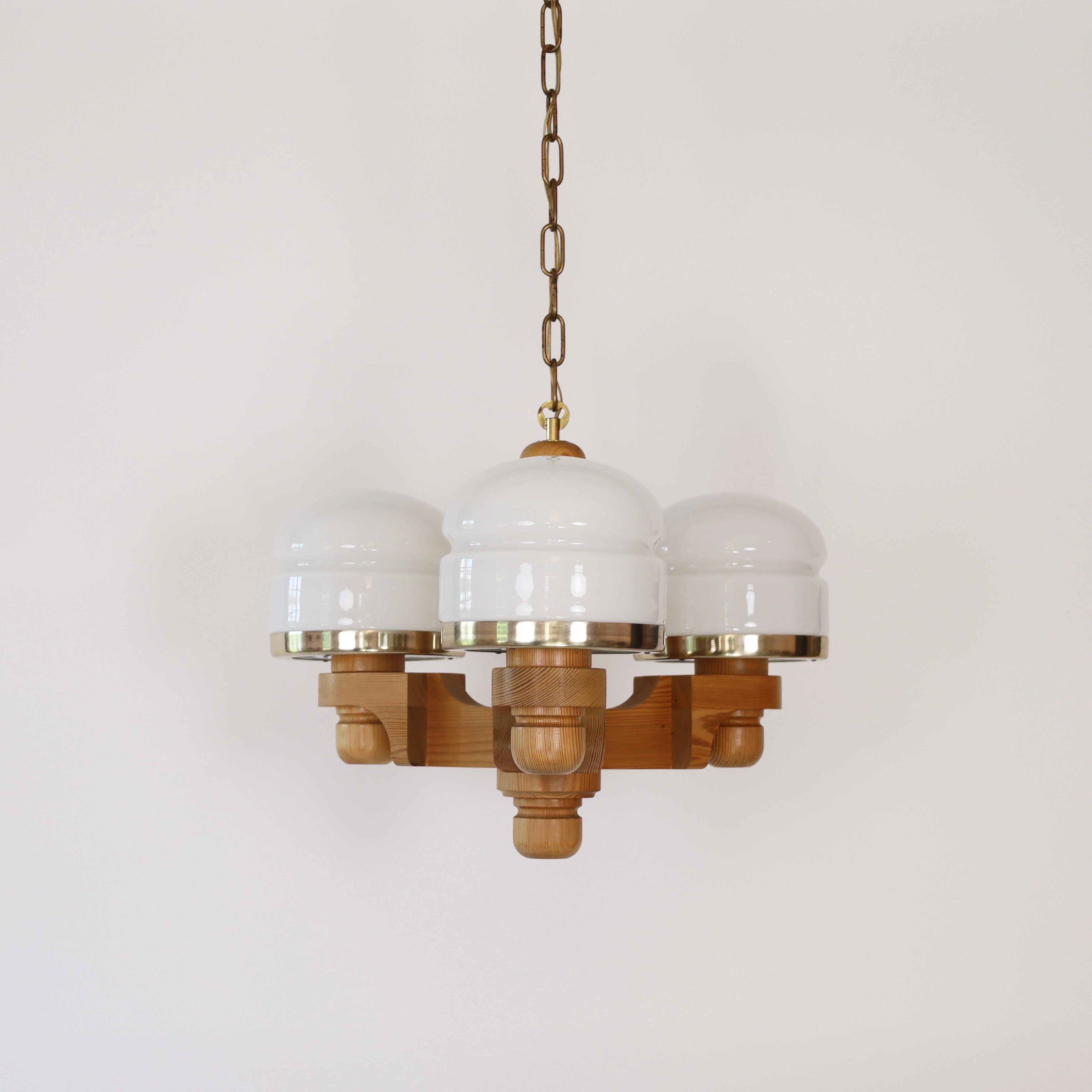 Scandinavian Modern Pine wood Chandelier by Jan Wickelgren, 1970s, Sweden In Good Condition In Værløse, DK