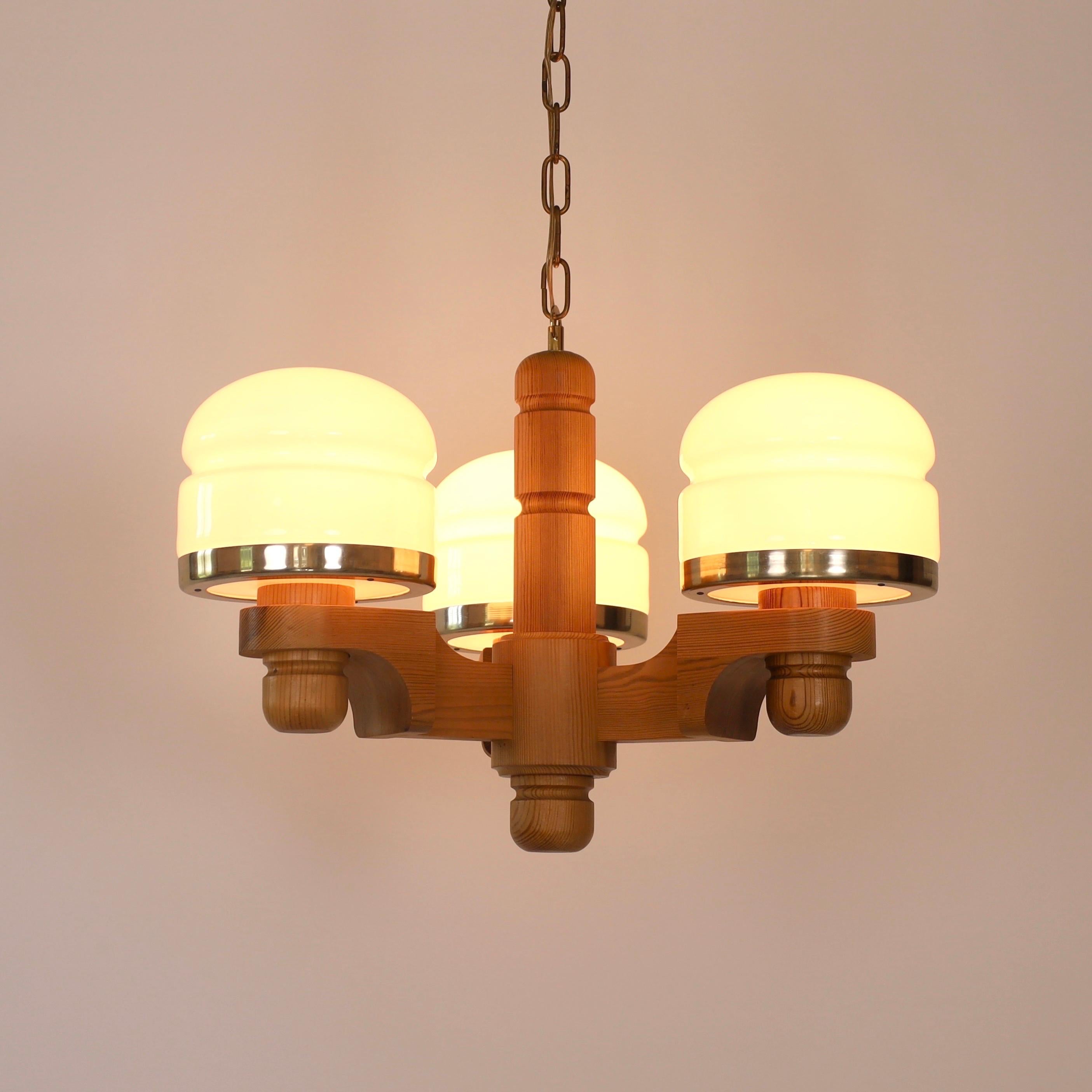 Scandinavian Modern Pine wood Chandelier by Jan Wickelgren, 1970s, Sweden 1