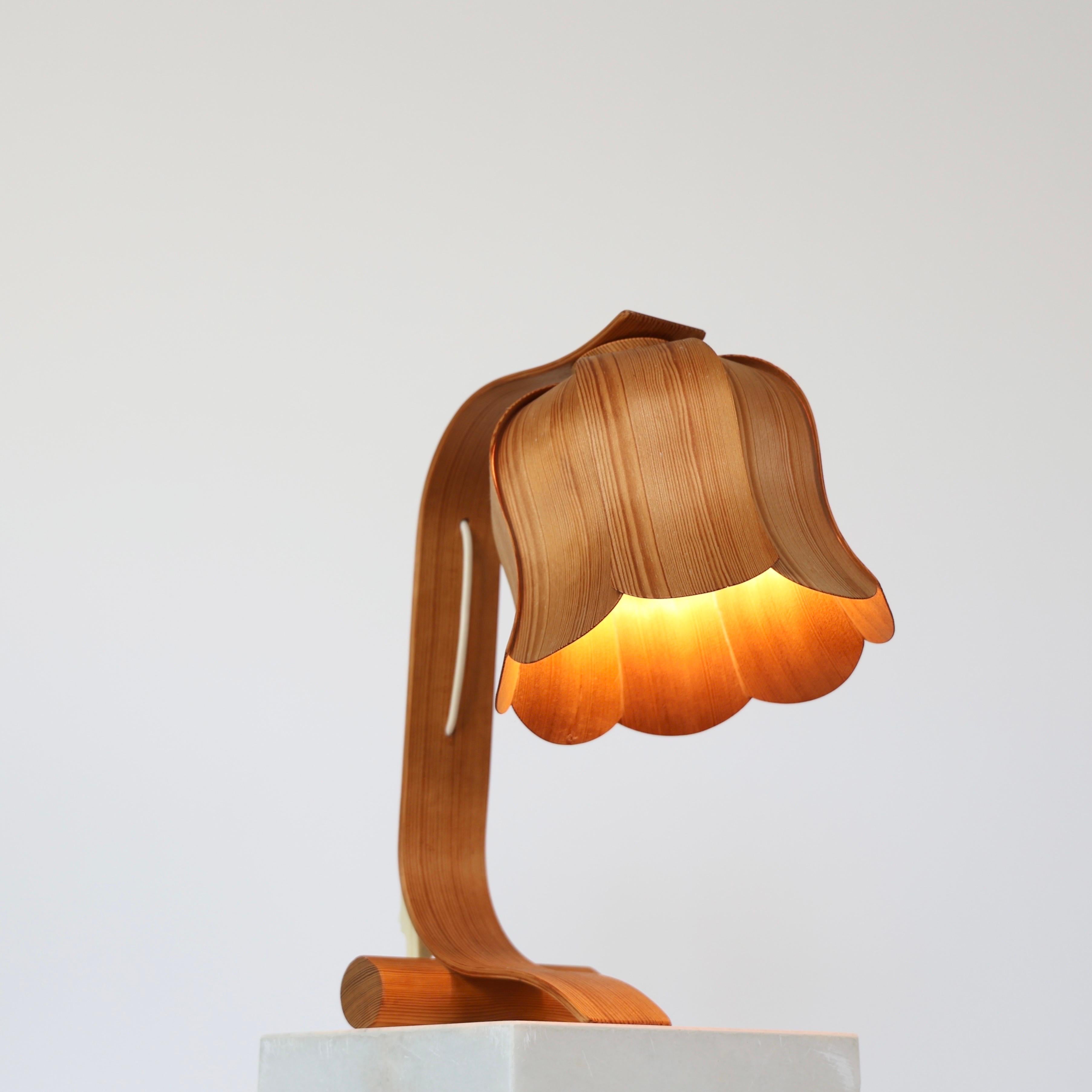 Fin du 20e siècle Lampe de table The Modern Scandinavian Wood par Aneta, années 1970, Suède en vente