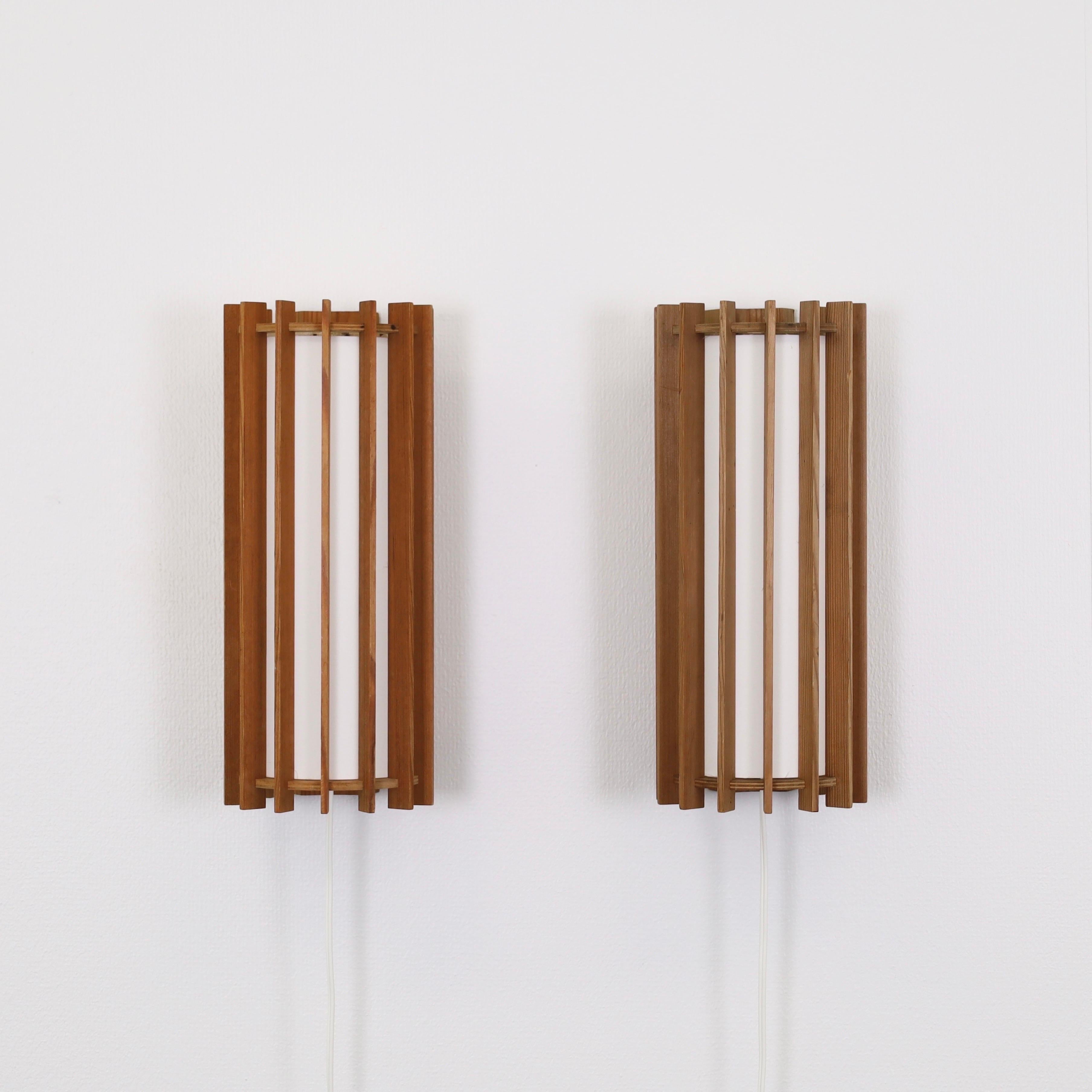 Scandinavian Modern Pine wood Wall lamps by Ib Fabiansen, 1960s, Denmark For Sale 4