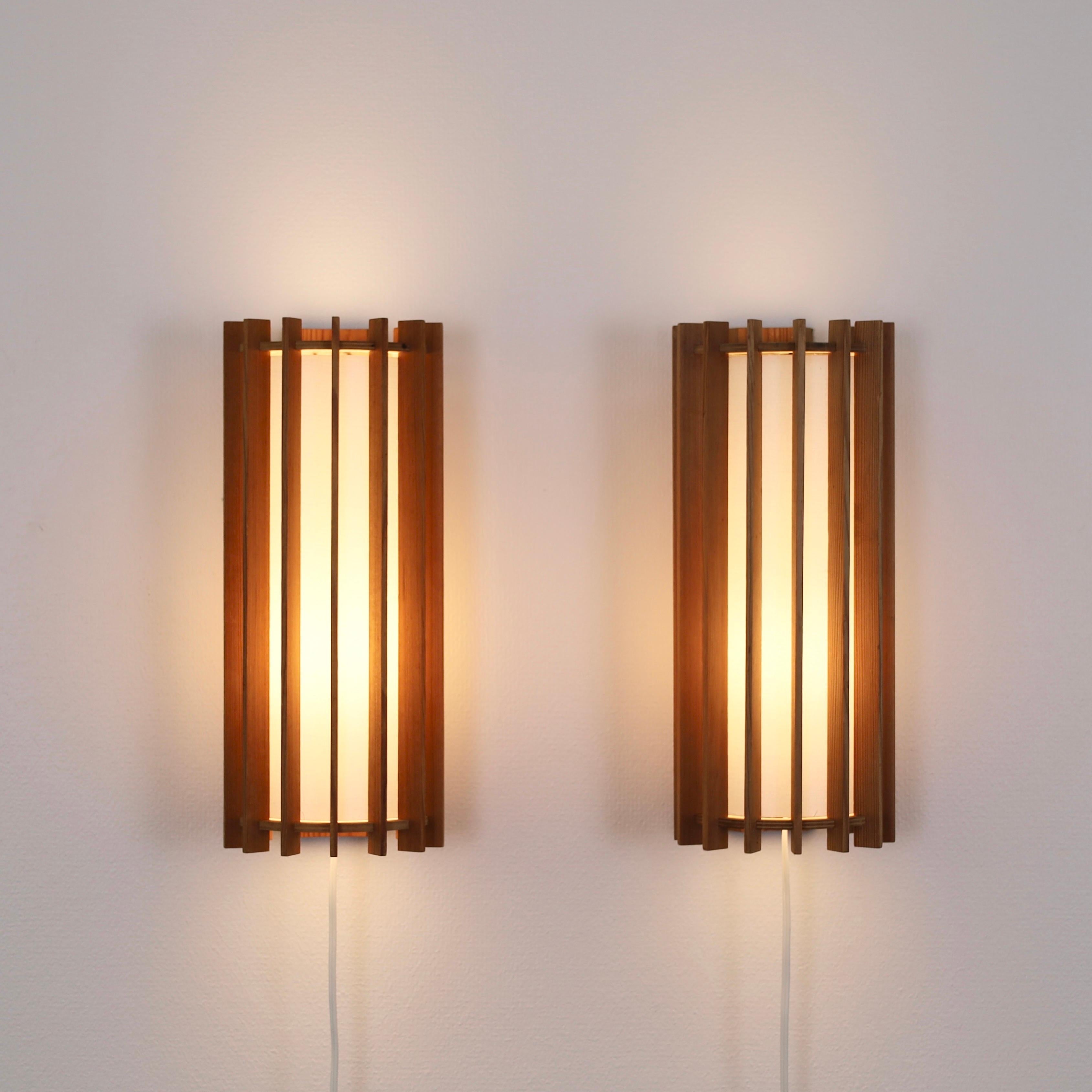 Scandinavian Modern Pine wood Wall lamps by Ib Fabiansen, 1960s, Denmark For Sale 5