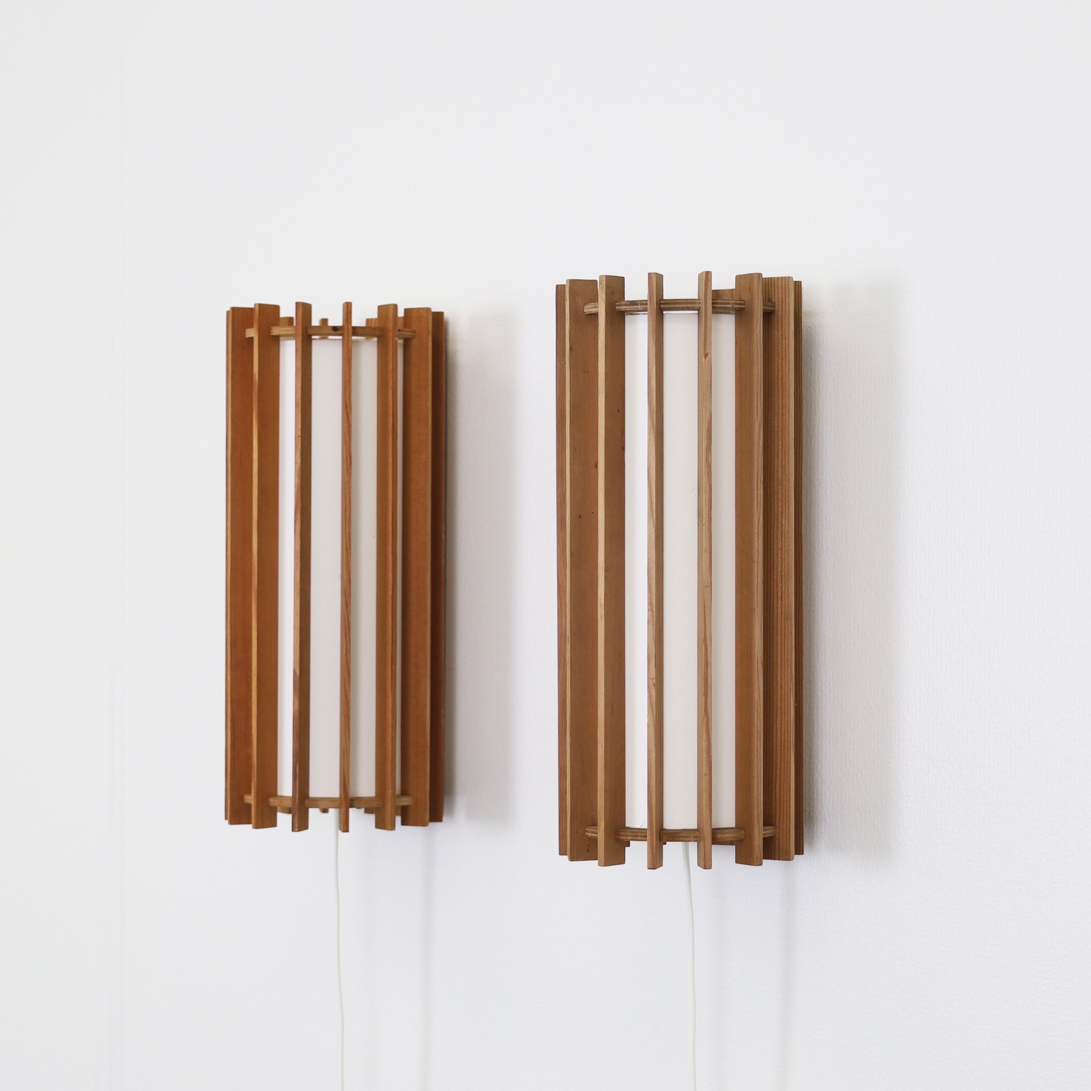 Danish Scandinavian Modern Pine wood Wall lamps by Ib Fabiansen, 1960s, Denmark For Sale