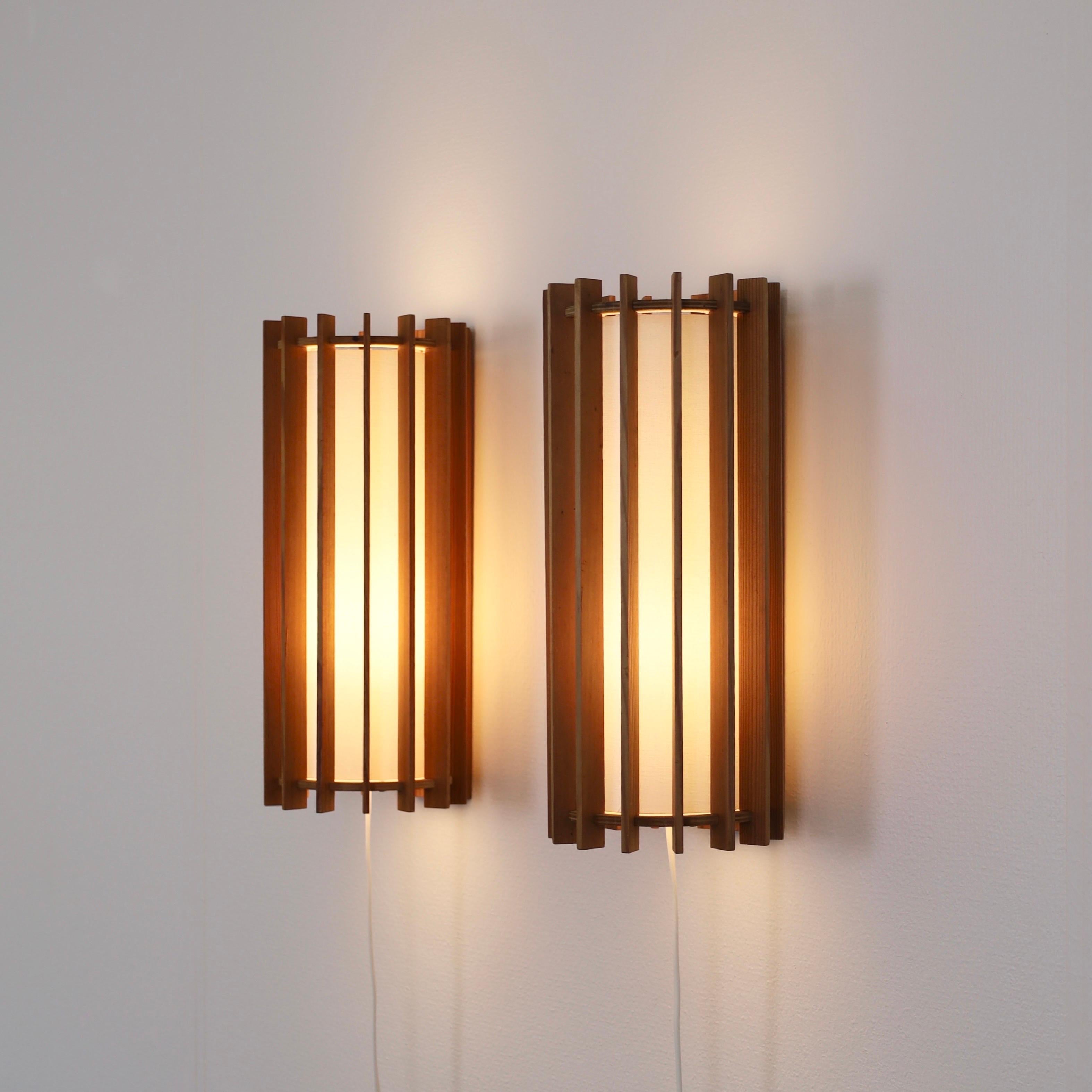 Scandinavian Modern Pine wood Wall lamps by Ib Fabiansen, 1960s, Denmark In Good Condition For Sale In Værløse, DK
