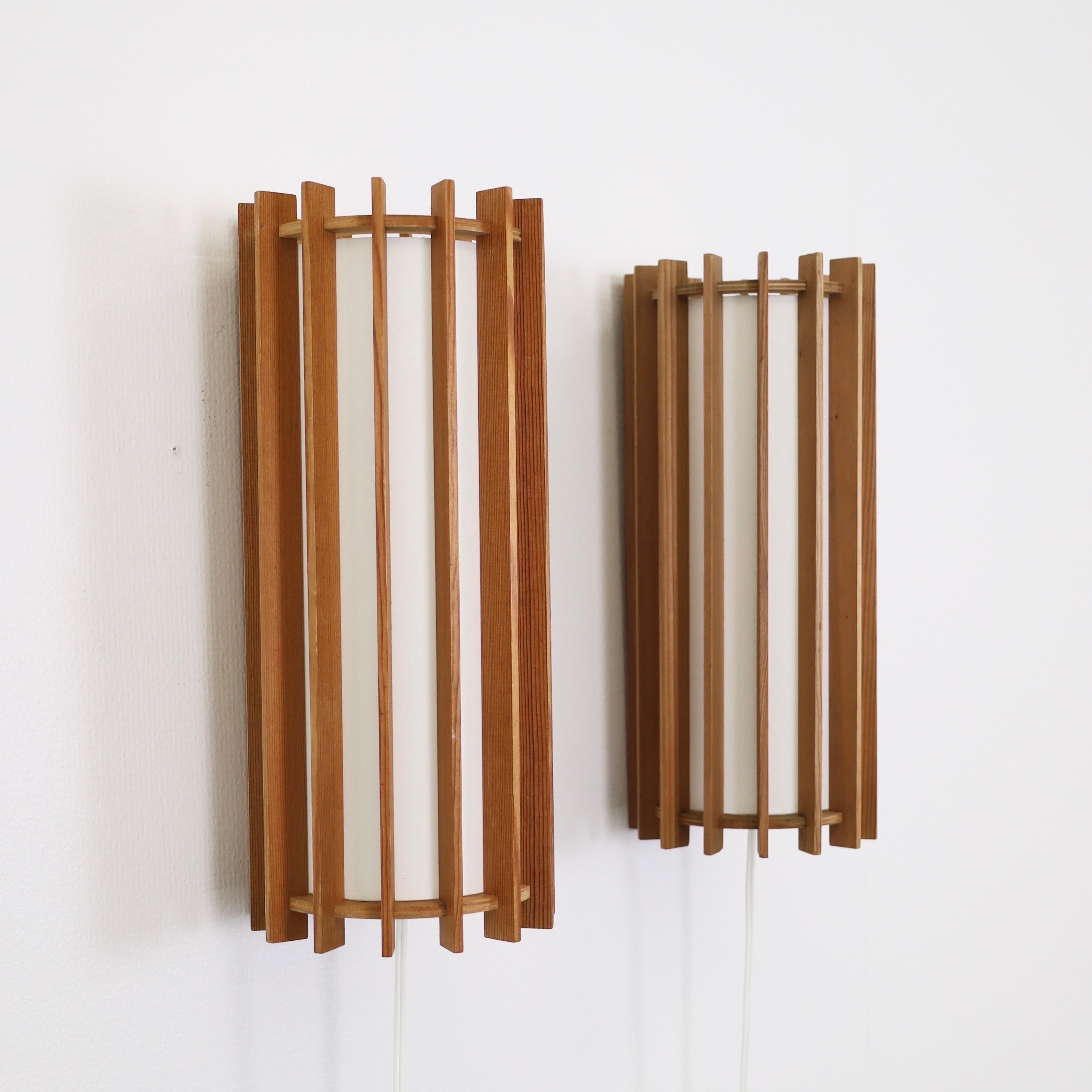 Mid-20th Century Scandinavian Modern Pine wood Wall lamps by Ib Fabiansen, 1960s, Denmark For Sale