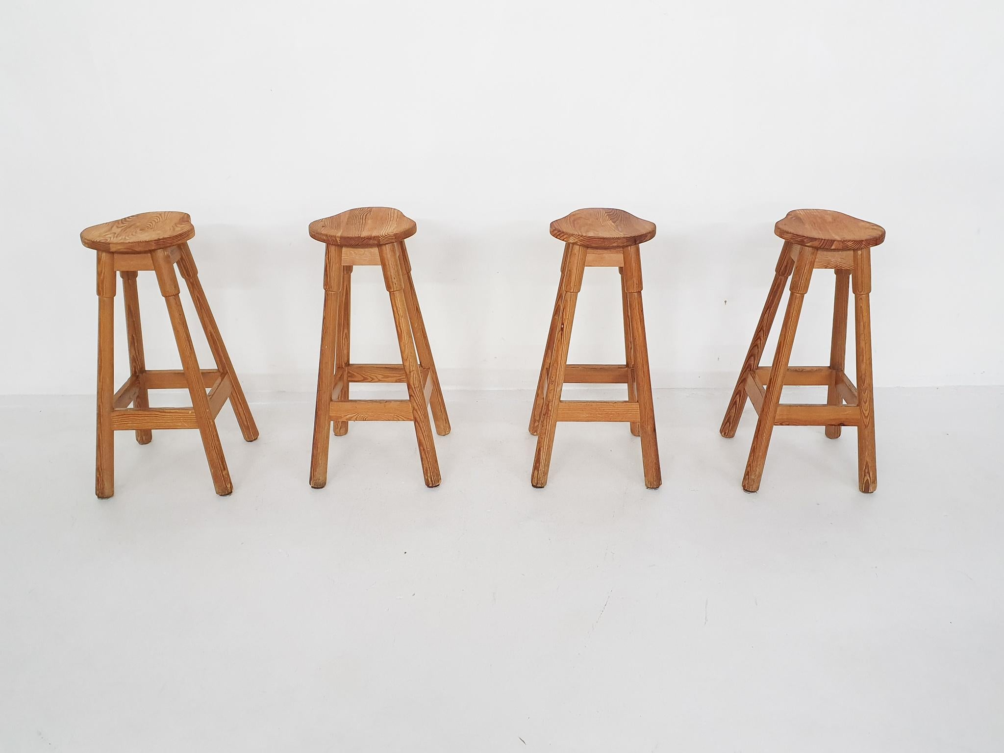 Tabourets de bar modernes scandinaves en bois de pin, années 1970 en vente 3