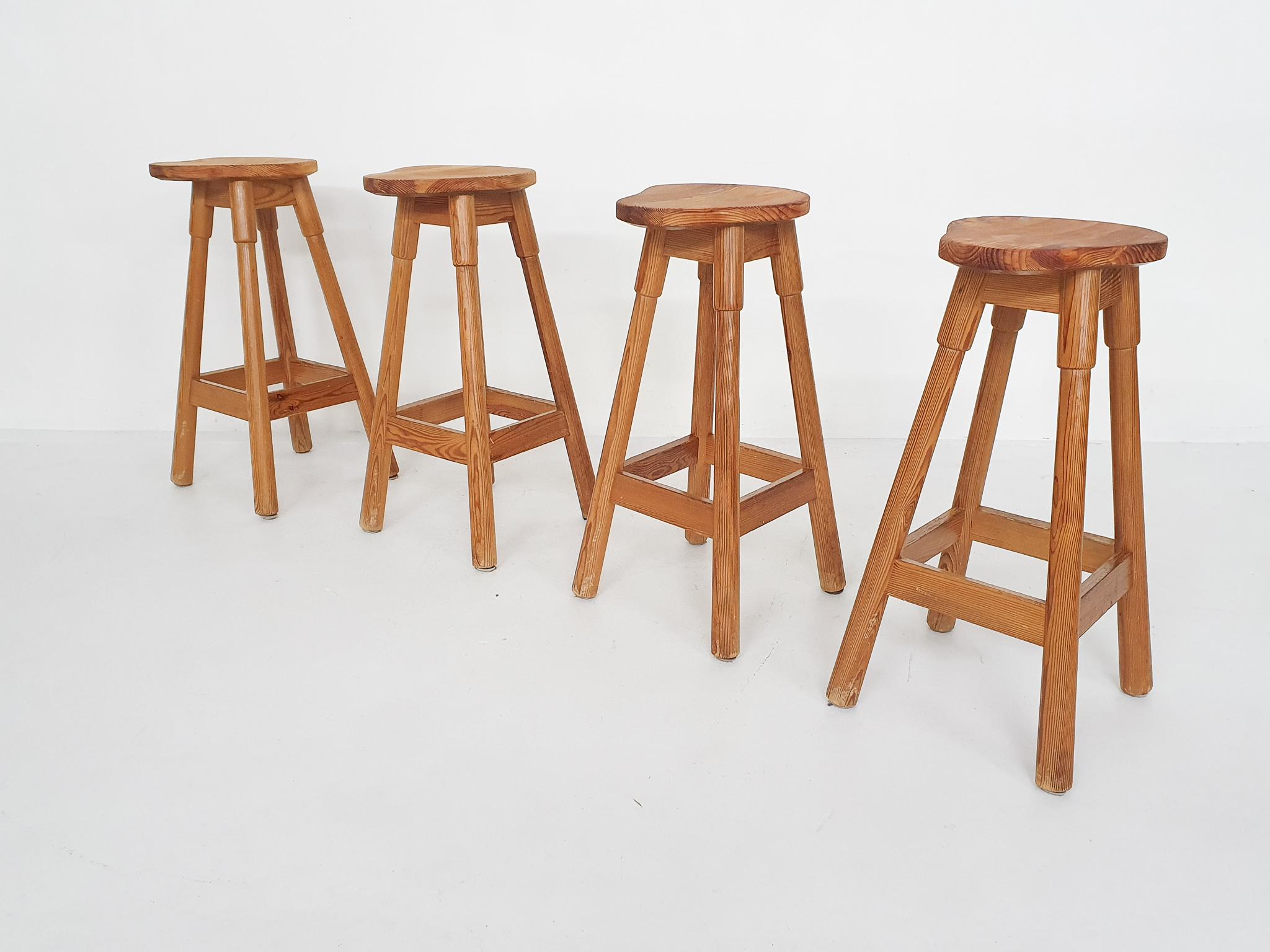 Tabourets de bar modernes scandinaves en bois de pin, années 1970 en vente 4