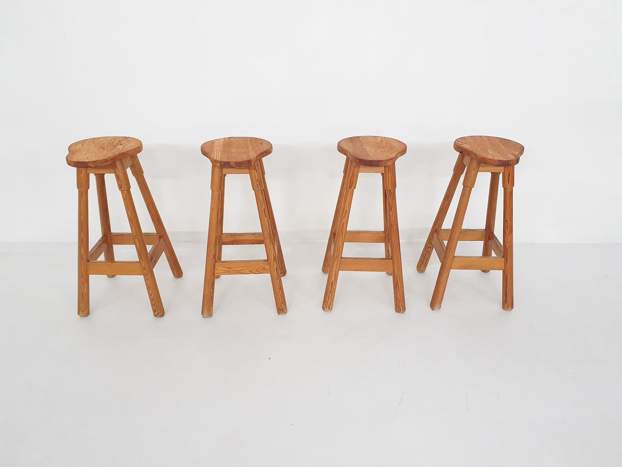 Danois Tabourets de bar modernes scandinaves en bois de pin, années 1970 en vente