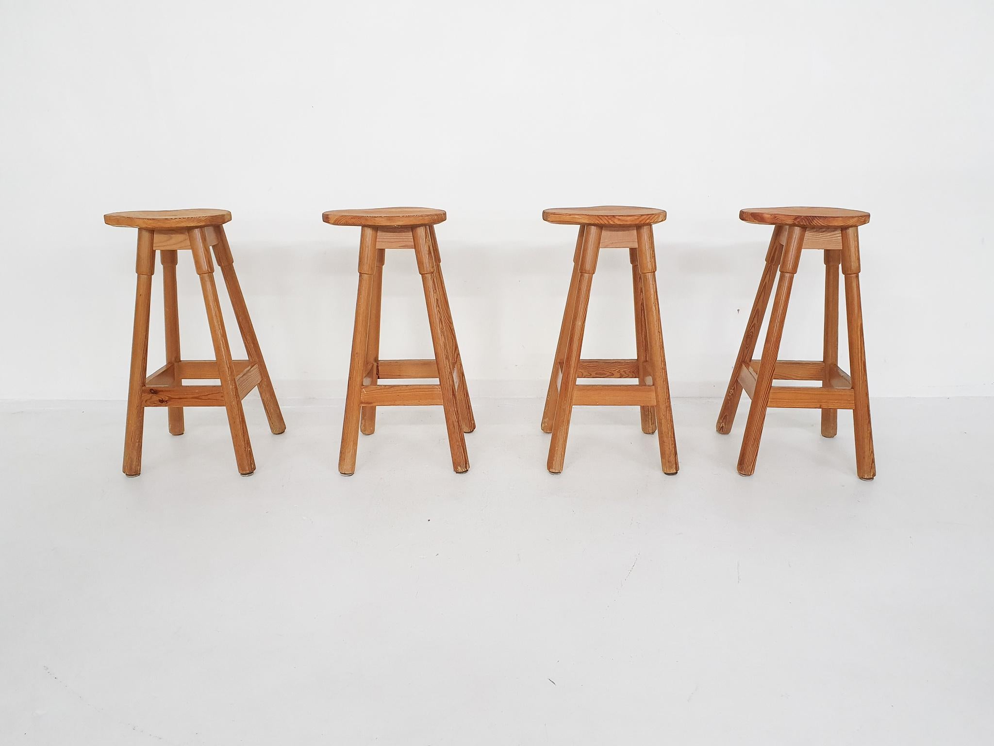 Scandinavian Modern Pinewood Bar Stools, 1970's In Fair Condition For Sale In Amsterdam, NL