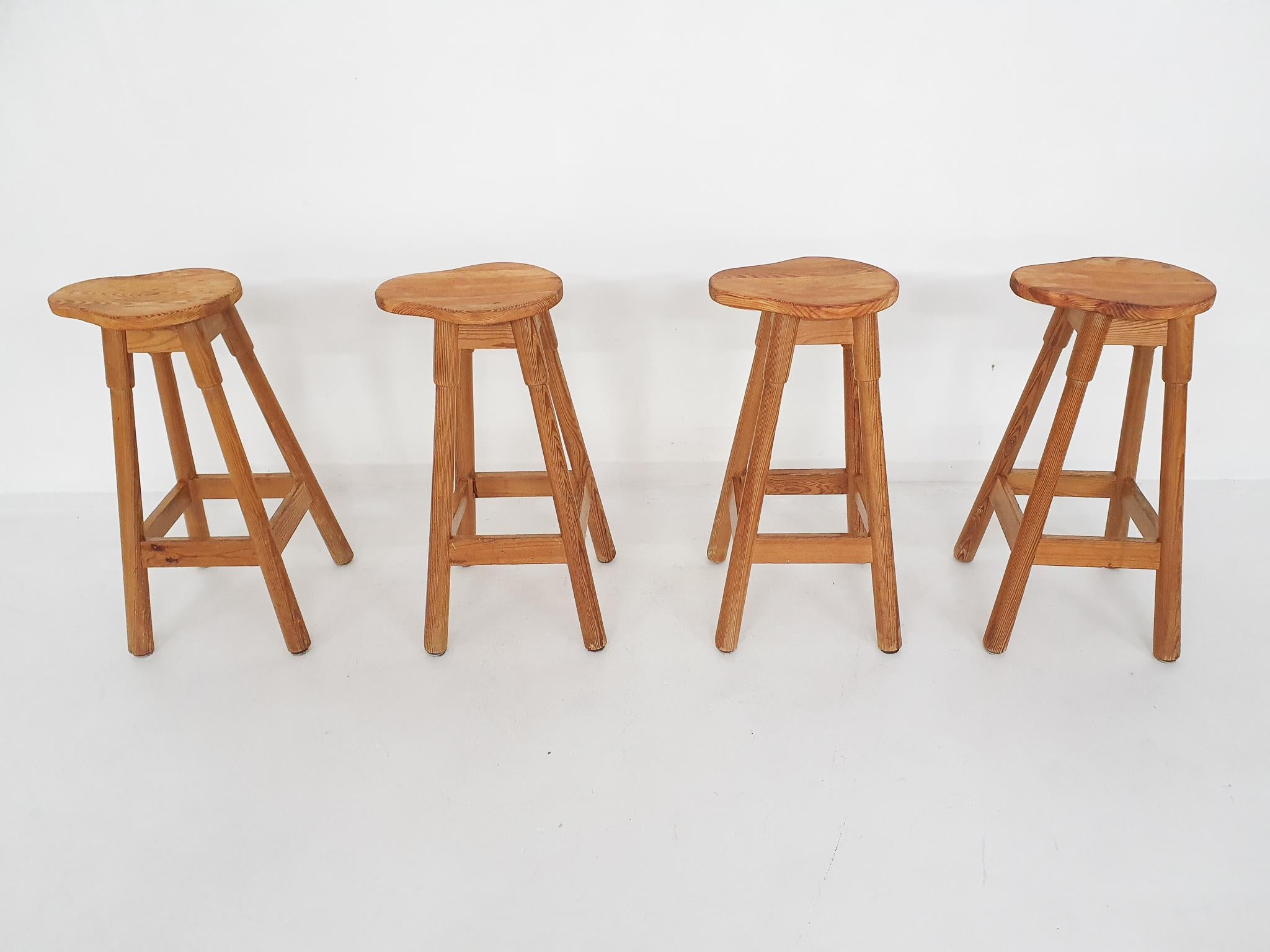 Tabourets de bar modernes scandinaves en bois de pin, années 1970 en vente 1