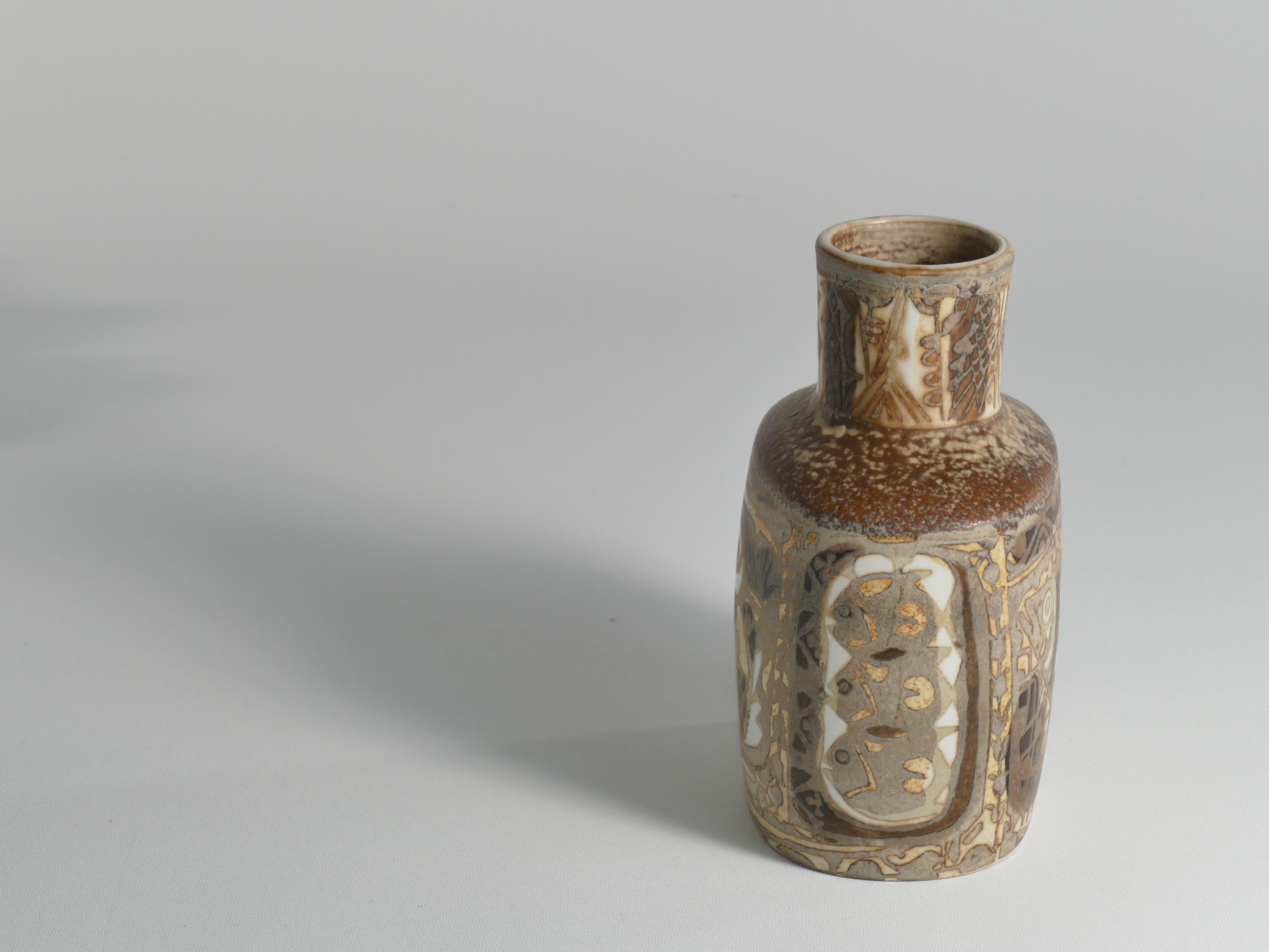 Skandinavische Moderne Teller und Vase, Keramik, „Baca“, Fajance, von Nils Thorsson f im Angebot 4