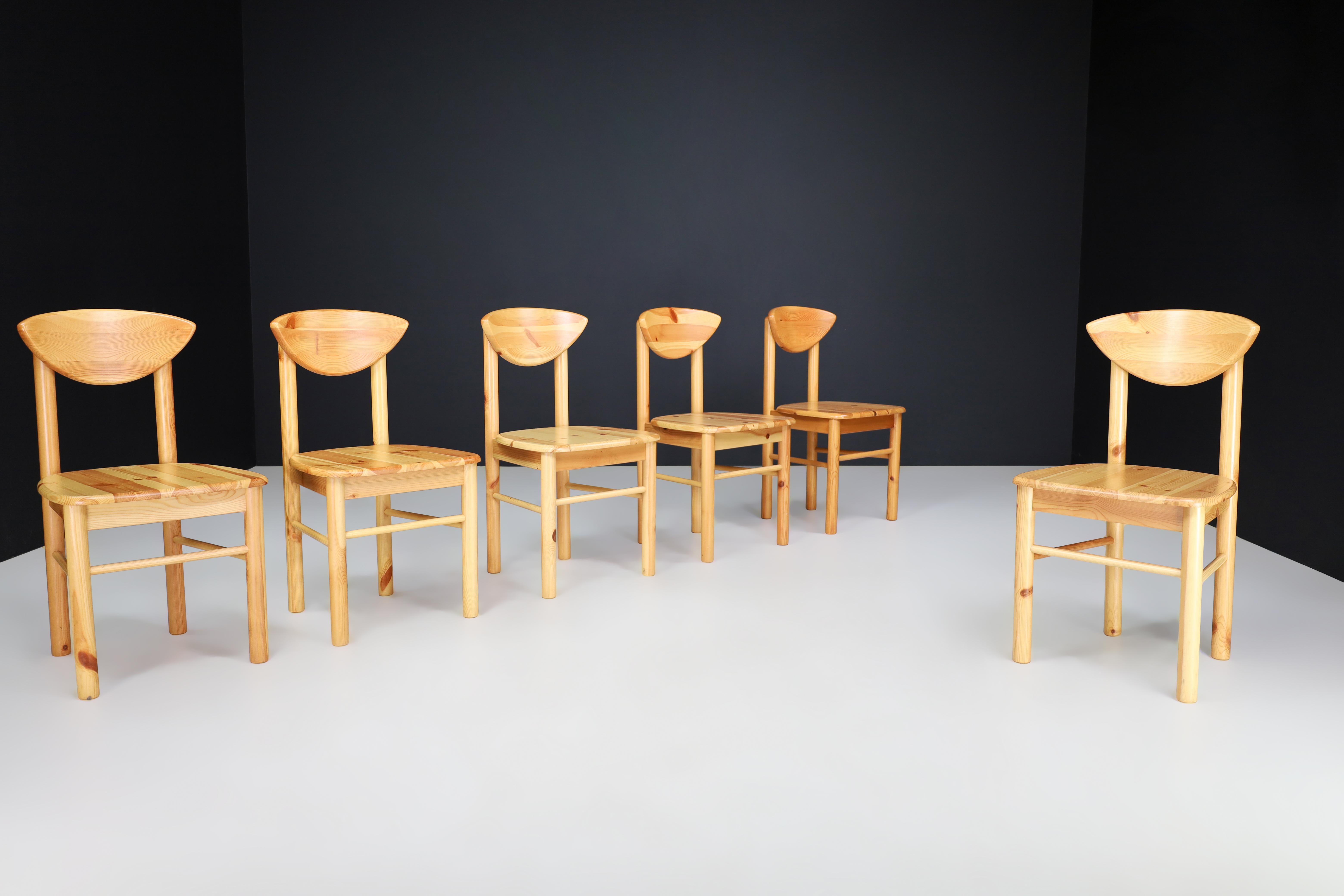 Scandinavian Modern Rainer Daumiller Dining Room Chairs in Pine, Denmark 1970s   For Sale 7