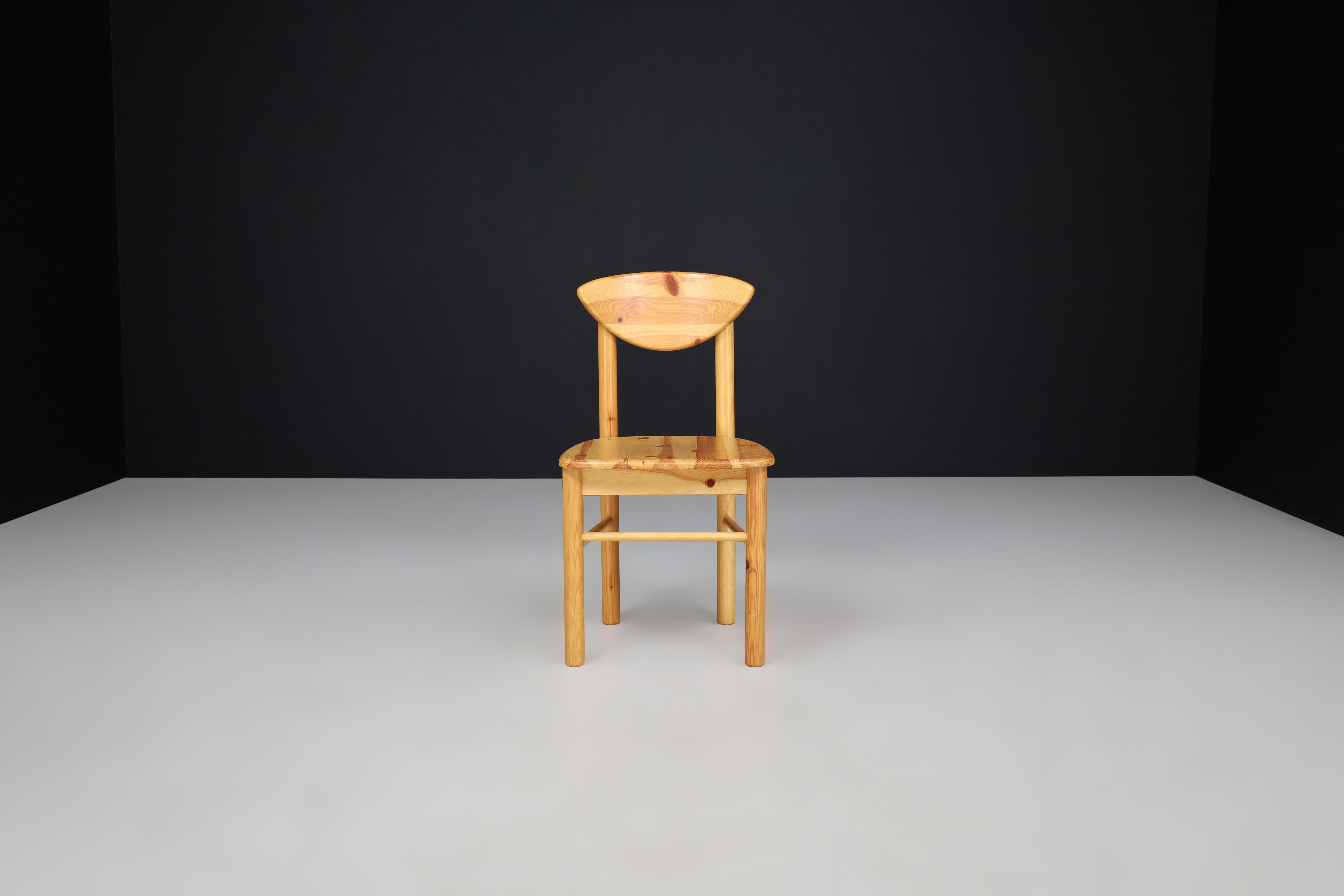Scandinavian Modern Rainer Daumiller Dining Room Chairs in Pine, Denmark 1970s 

We have a beautiful set of 30 dining room chairs designed by Rainer Daumiller for Hirtshals Savvaerk in Denmark during the 1970s. The chairs are made of solid pine,