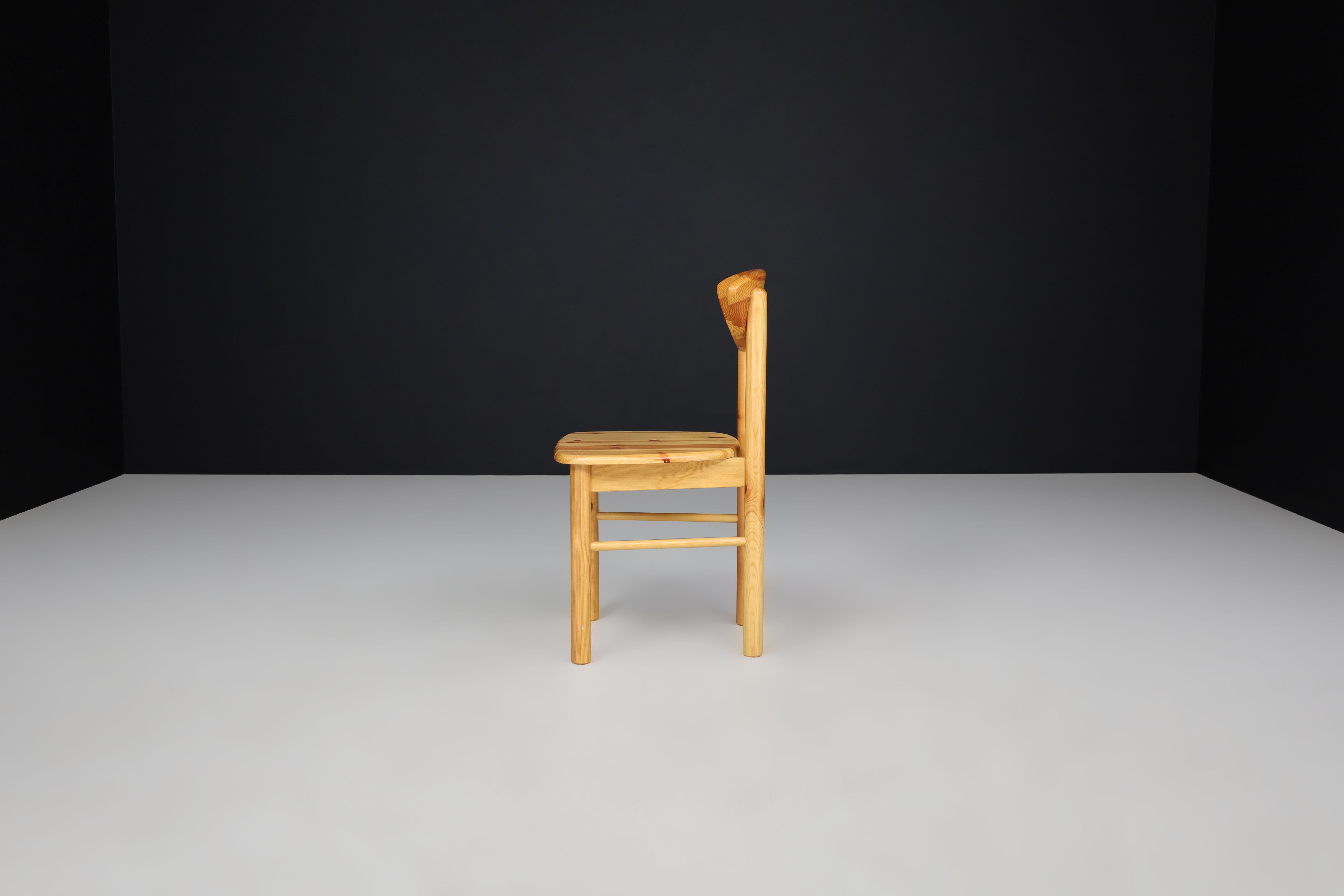 Scandinavian Modern Rainer Daumiller Dining Room Chairs in Pine, Denmark 1970s   For Sale 1