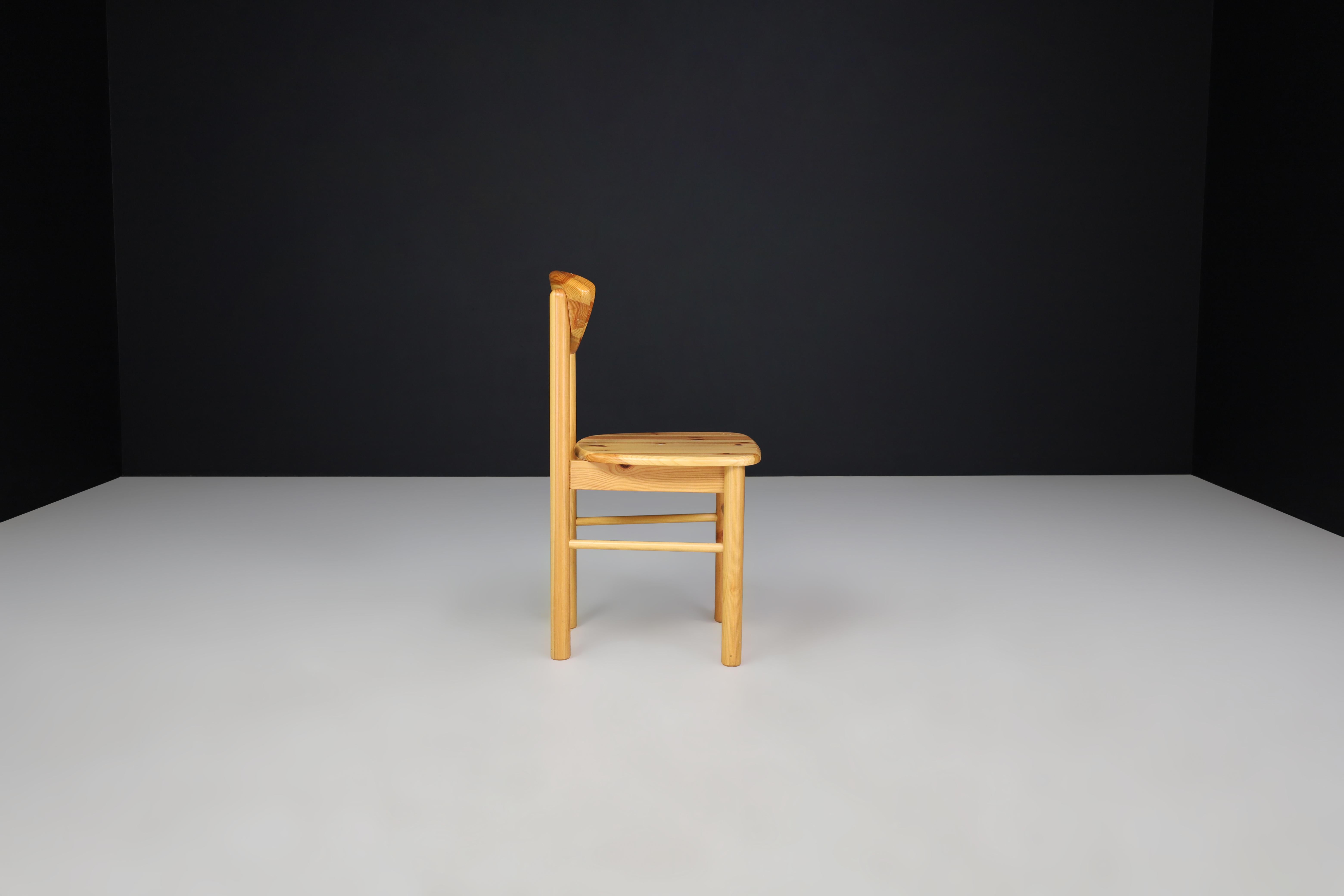 Scandinavian Modern Rainer Daumiller Dining Room Chairs in Pine, Denmark 1970s   For Sale 3