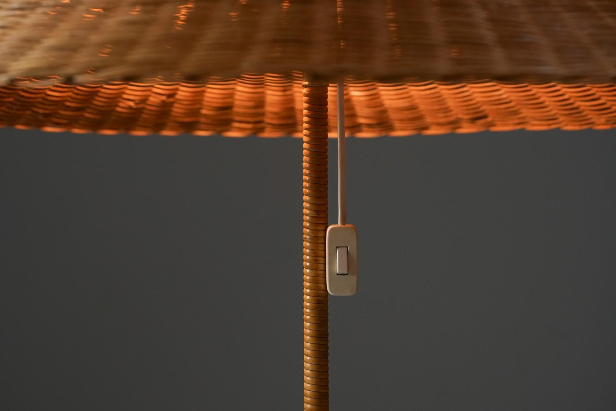 Finlandese Lampada da terra in rattan The Modern Scandinavian, Itsu Oy, anni '50 in vendita