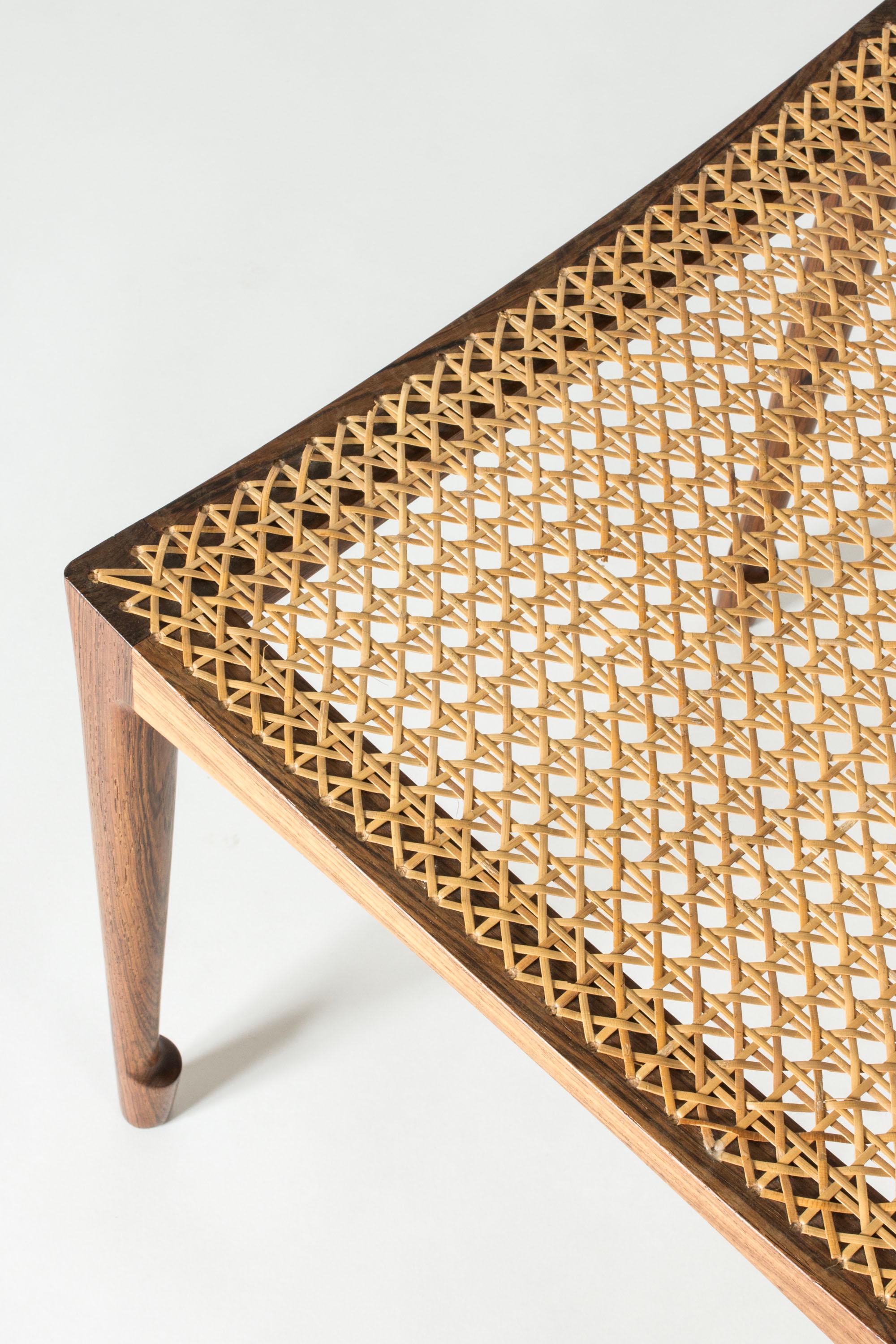 Milieu du XXe siècle The Modern Scandinavian Rattan Stool par Bernt Petersen, Danemark, années 1950 en vente