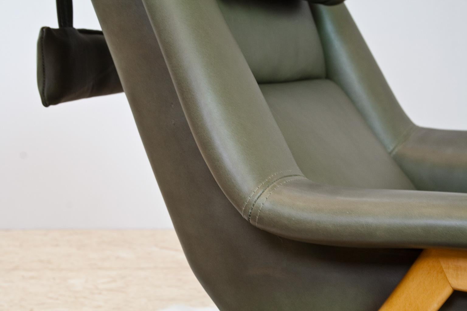 Scandinavian Modern Re-Upholstered Green Leather Lounge Chair by Folke Ohlsson In Excellent Condition For Sale In Beek en Donk, NL