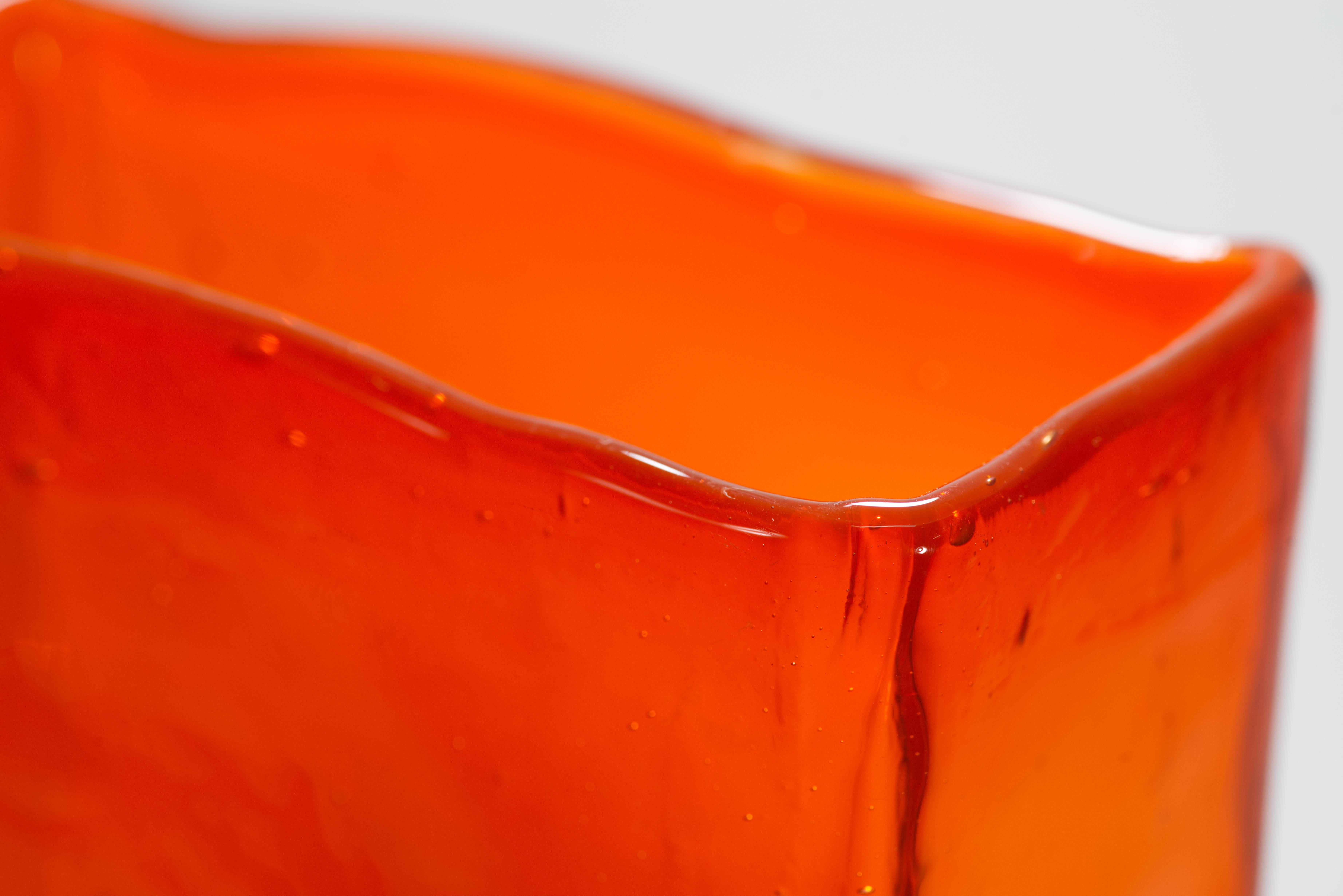 Vaso rettangolare in vetro arancione The Modern Scandinavian nello stile di Lindshammar, anni '60 in vendita 2