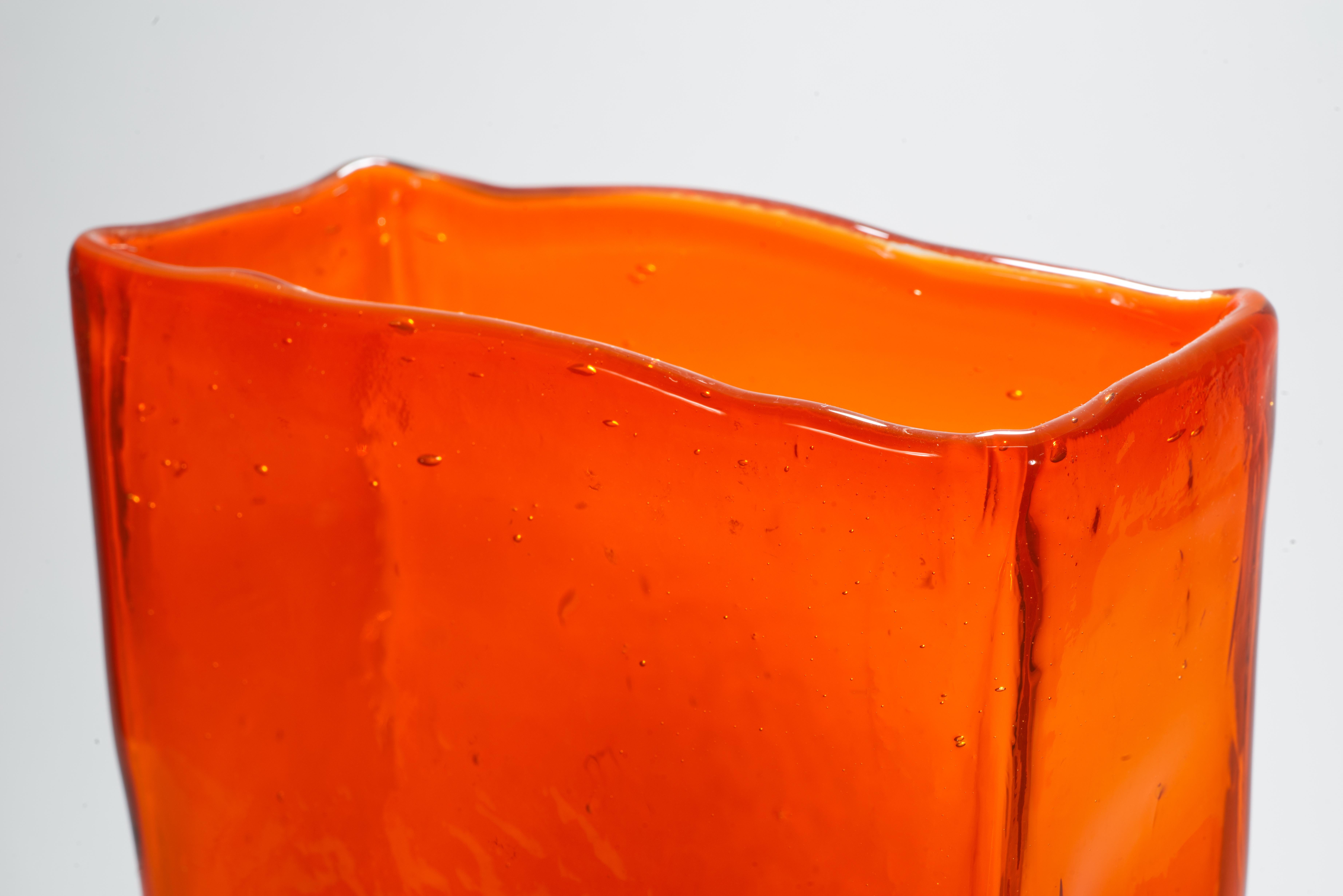 Vaso rettangolare in vetro arancione The Modern Scandinavian nello stile di Lindshammar, anni '60 in vendita 1