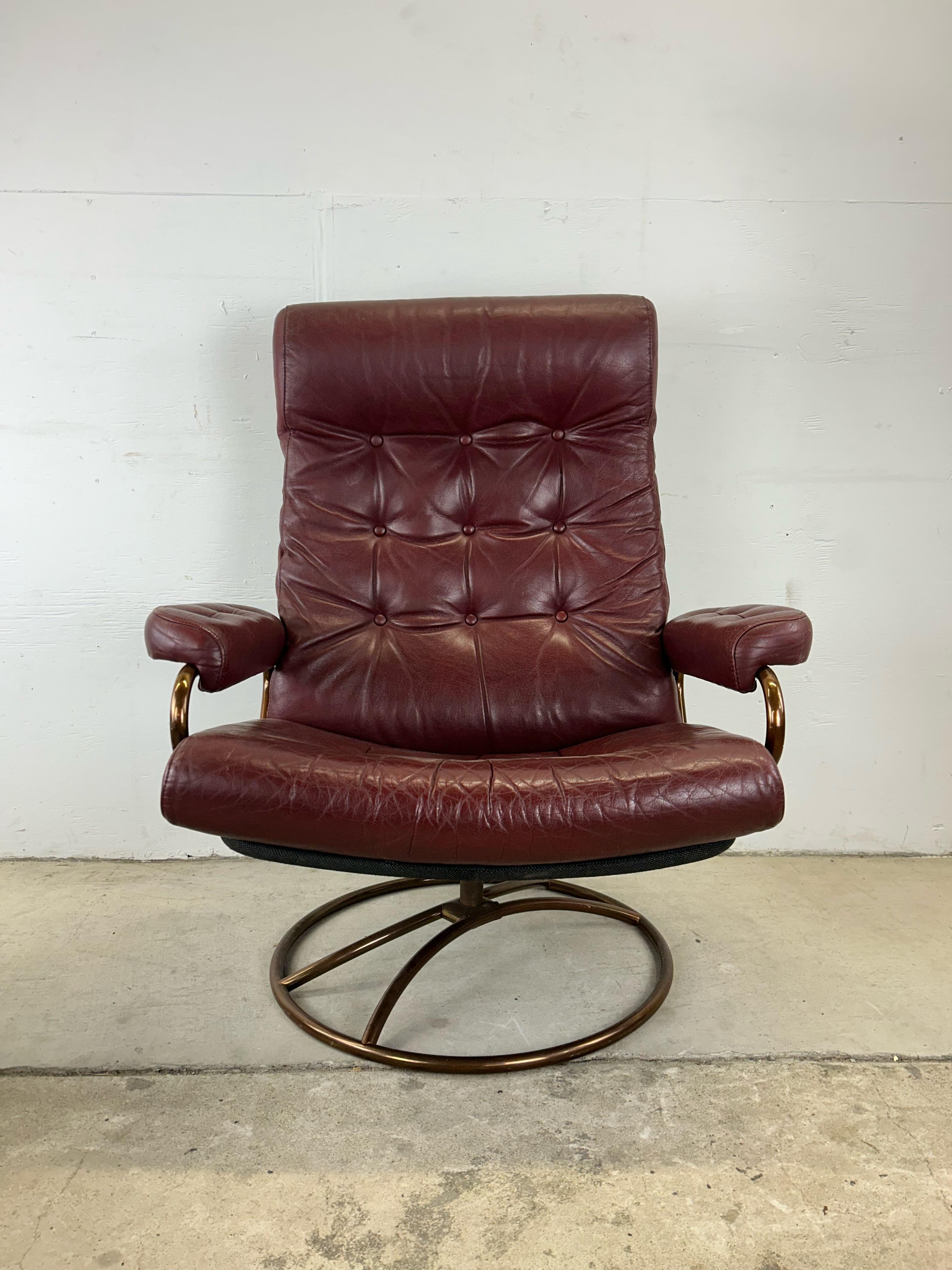 Scandinavian Modern Red Leather Ekornes Stressless Recliner with Ottoman In Excellent Condition In Freehold, NJ