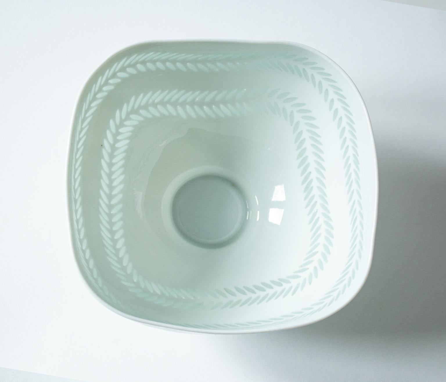 Hand-Crafted Scandinavian Modern Rice Grain Porcelain Bowl by Friedl Holzer-Kjellberg, Arabia
