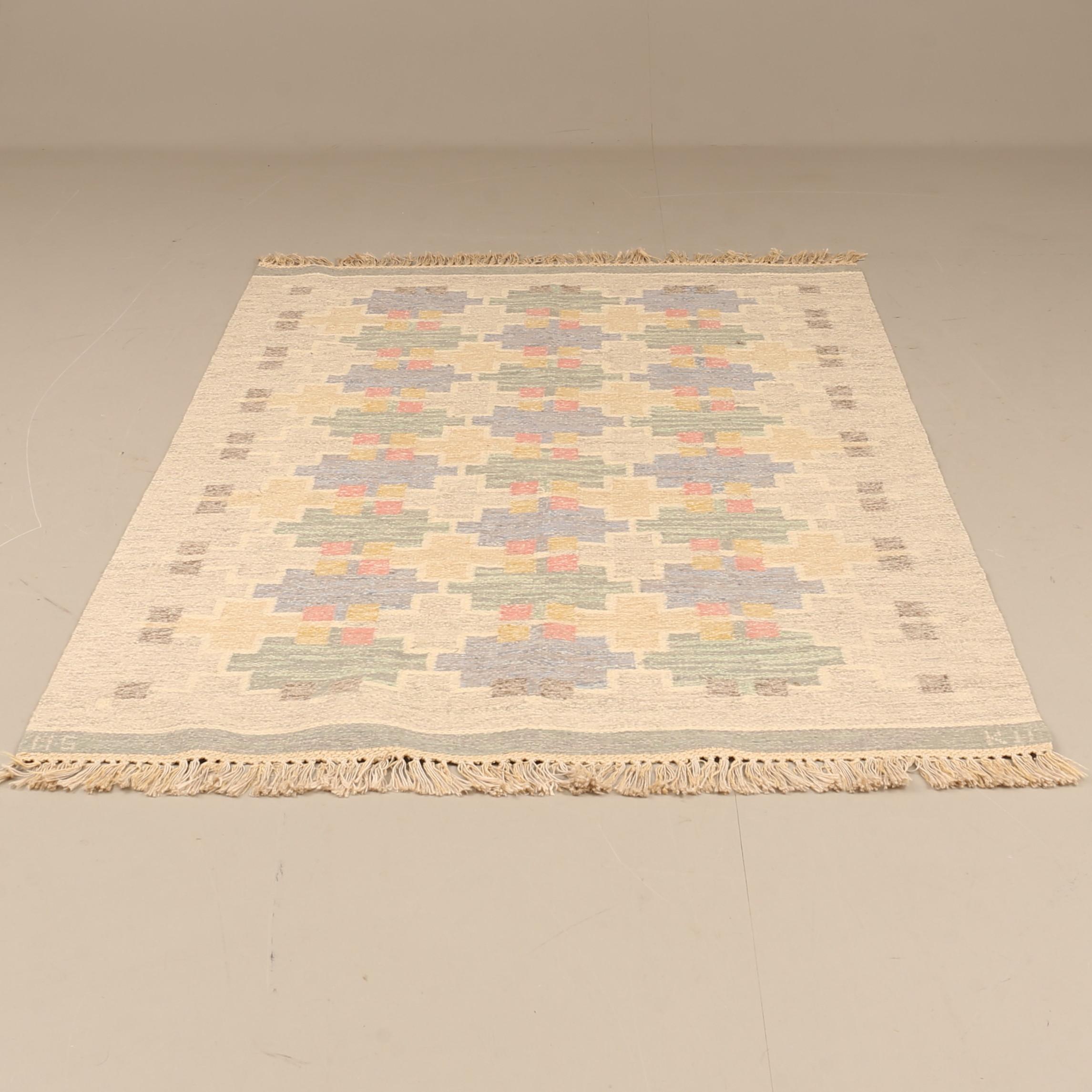 The Modern Scandinavian Rölakan Flatweave Rug par Maj Svanström pour Klockargårdens Hemslöjd, Suède. Ce tapis suédois vintage tissé à plat, conçu par Maj Svanström pour Klockargårdens Hemslöjd à Tällberg, en Dalécarlie, date de l'apogée du renouveau