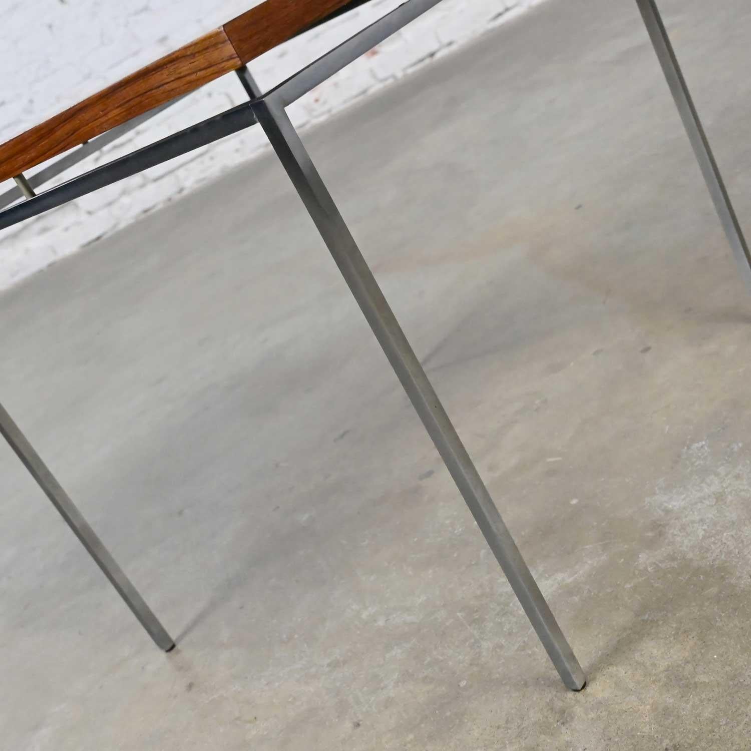 Aluminium Table d'appoint scandinave moderne en bois de rose et chrome de Knud Joos pour Jason Mobler en vente