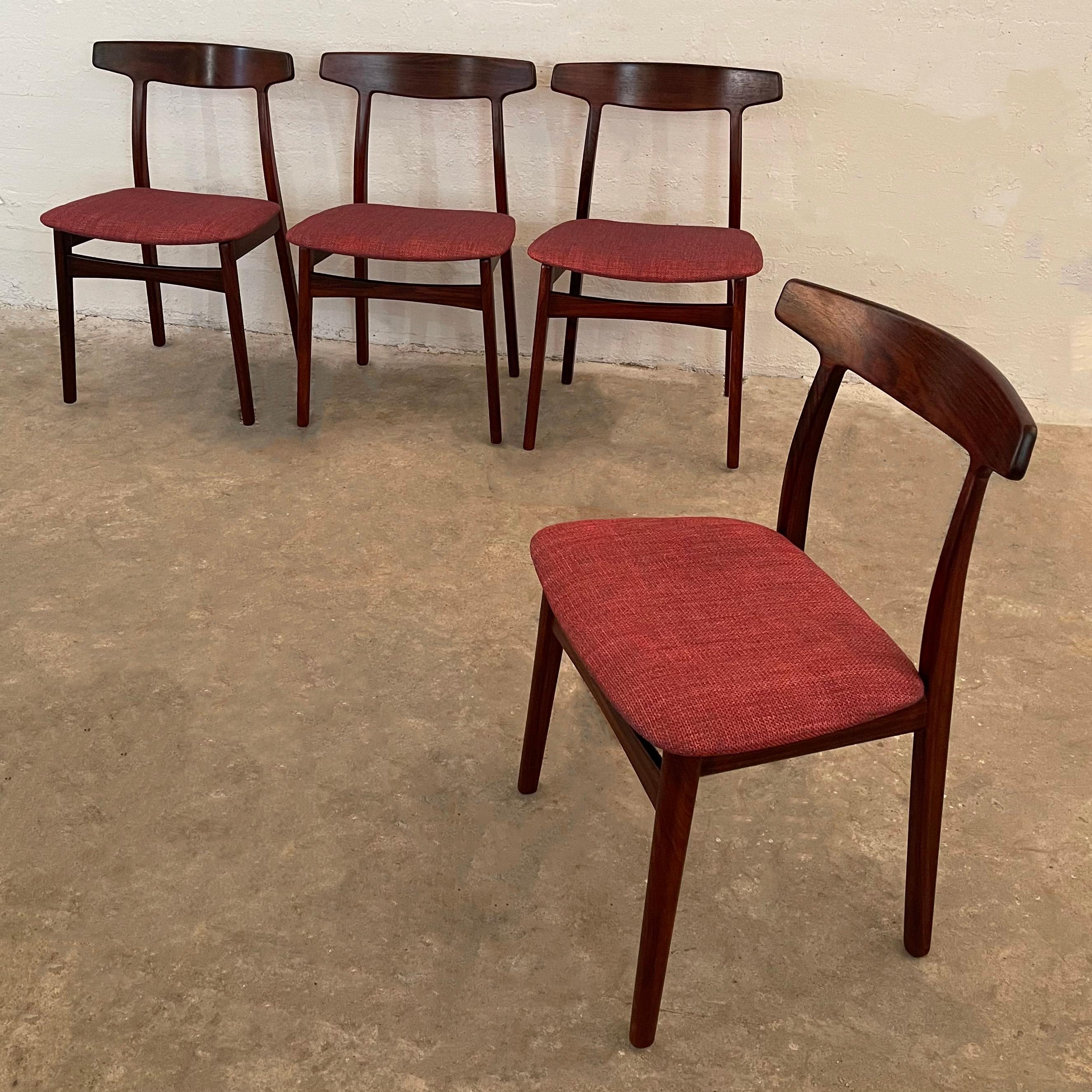 Scandinavian Modern Rosewood Dining Chairs By Henning Kjaernulf For Bruno Hansen In Good Condition In Brooklyn, NY