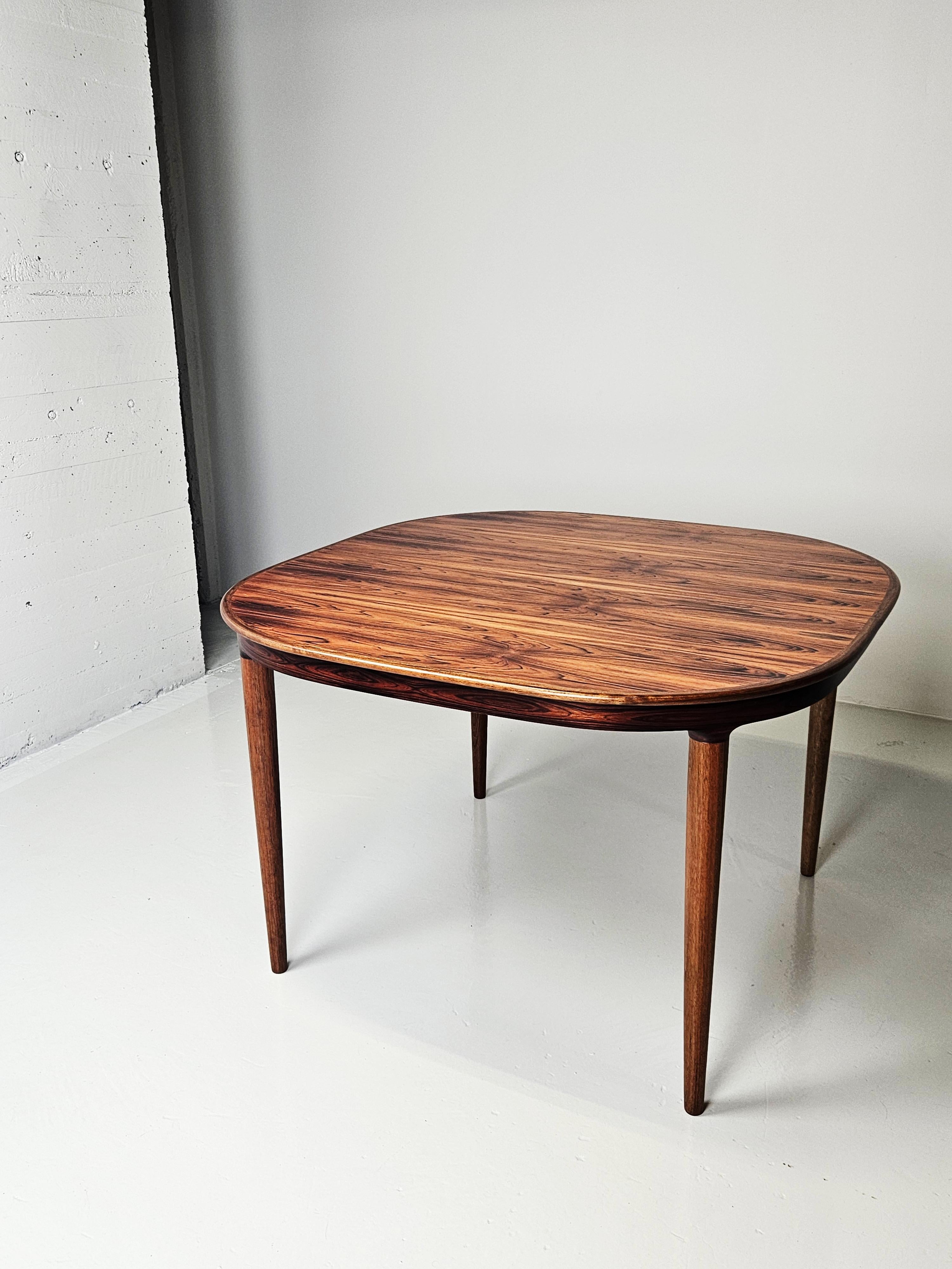 Scandinavian Modern Scandinavian modern rosewood dining table, 1960s, Denmark For Sale