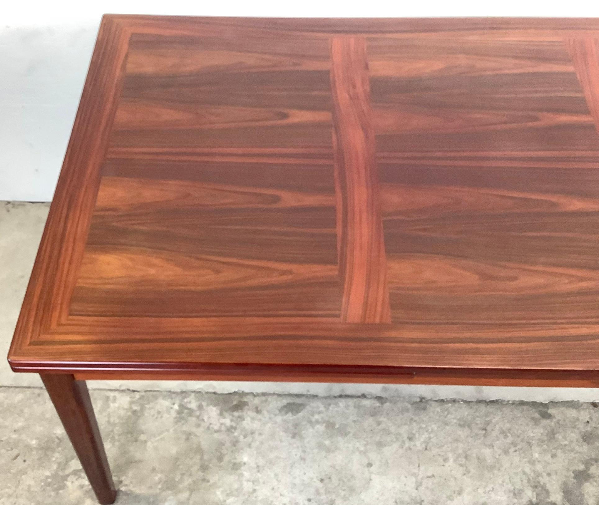 Scandinavian Modern Rosewood Dining Table by Skovby In Good Condition In Trenton, NJ